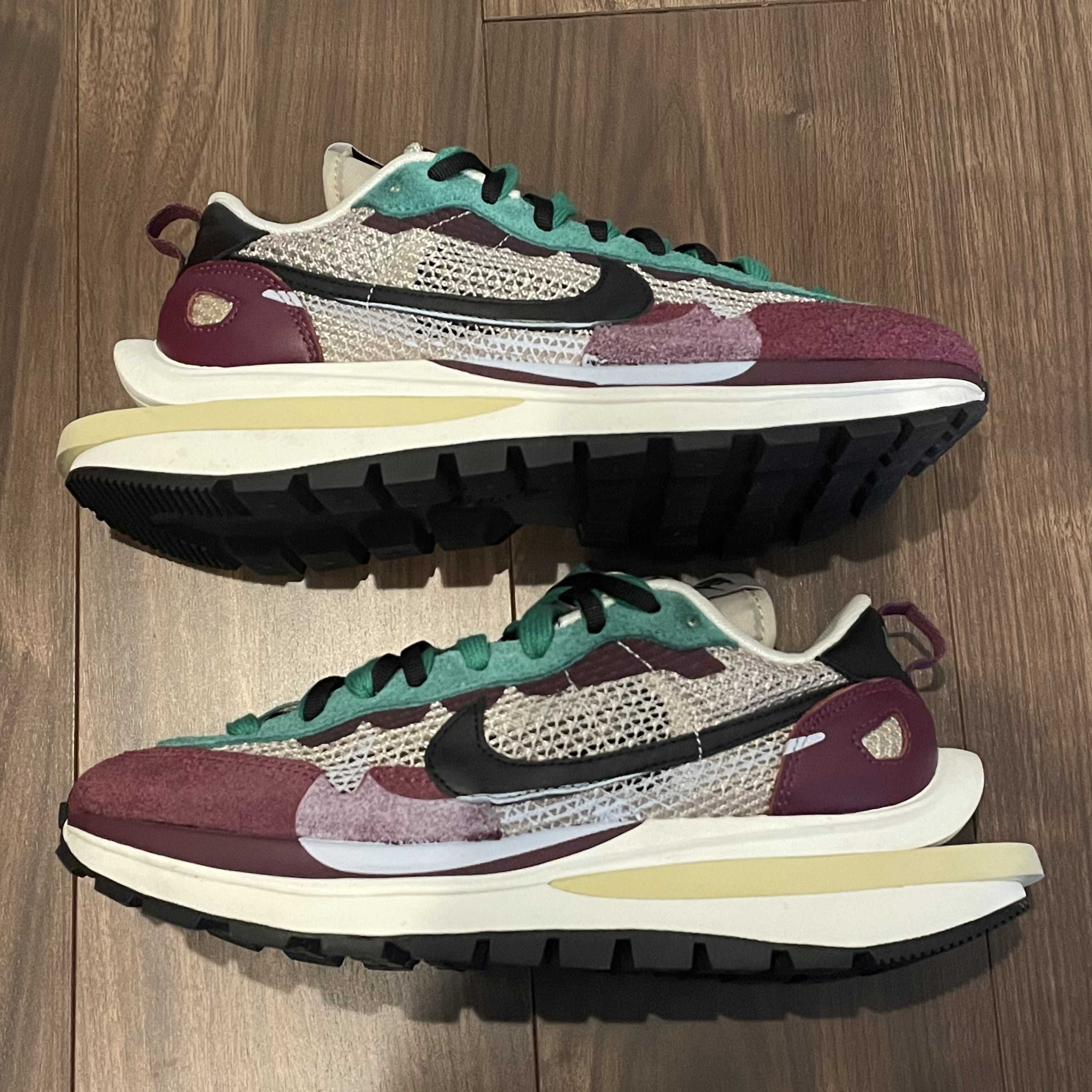 sacai × Nike Vapor Waffle "String/Red/Green"