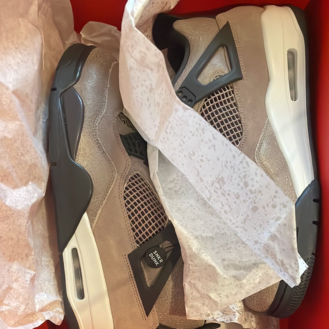 Nike Air Jordan 4 "Taupe Haze"