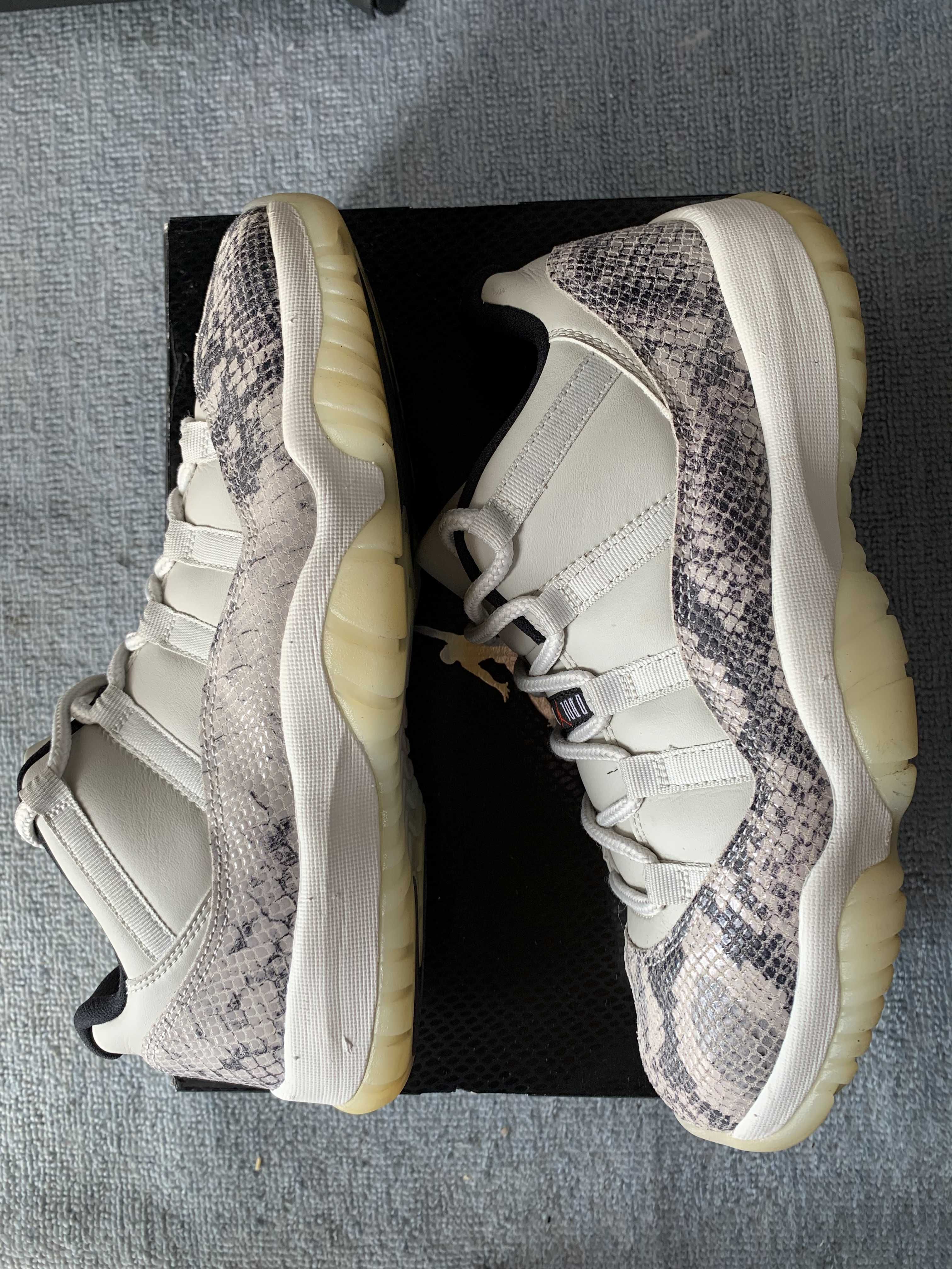 Nike Air Jordan 11 Low Snakeskin "Light Bone/University Red/Sail/Black"