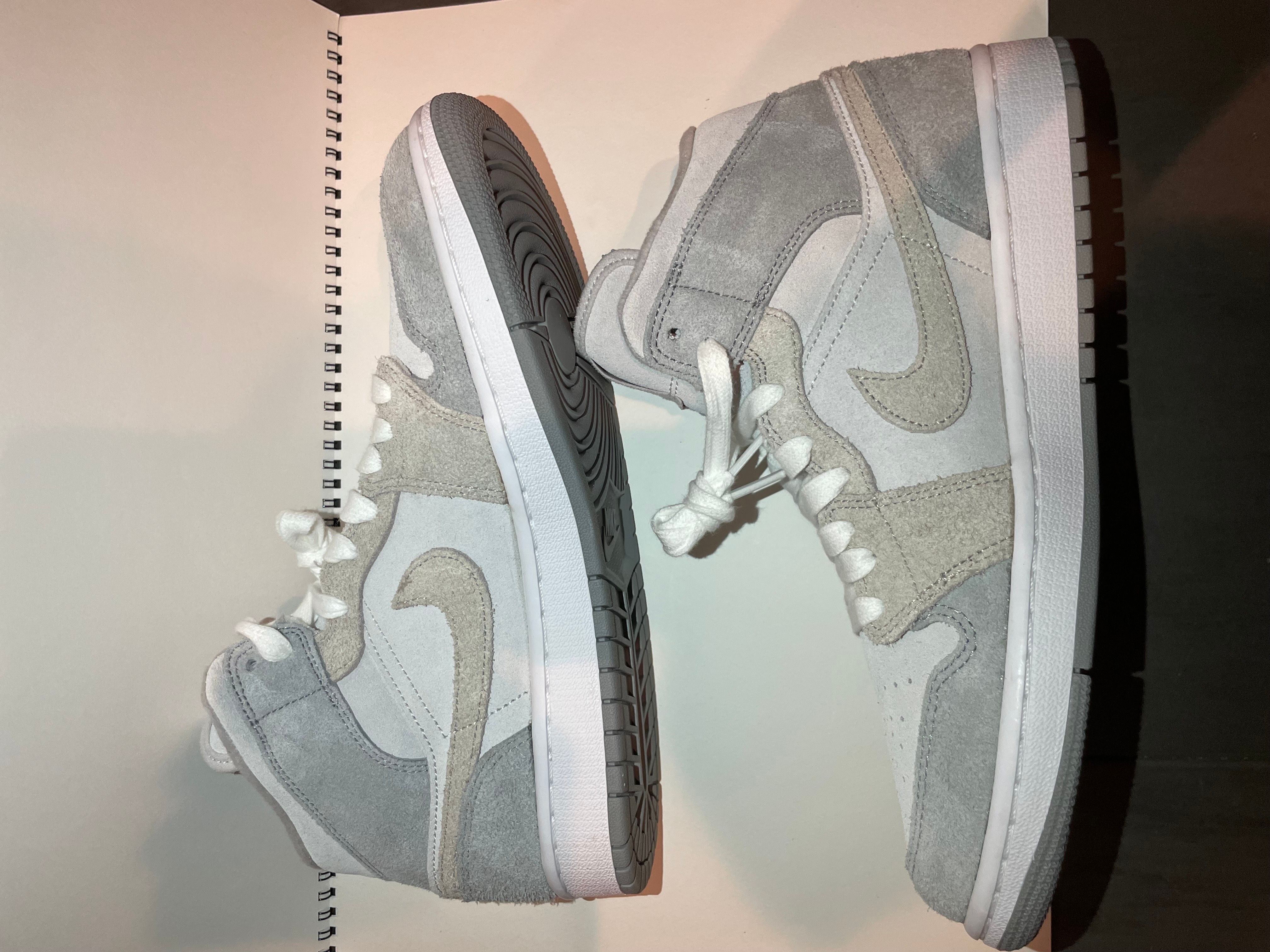 Nike Women's Air Jordan 1 Mid SE "Particle Grey"