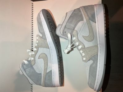 Nike Women's Air Jordan 1 Mid SE "Particle Grey"