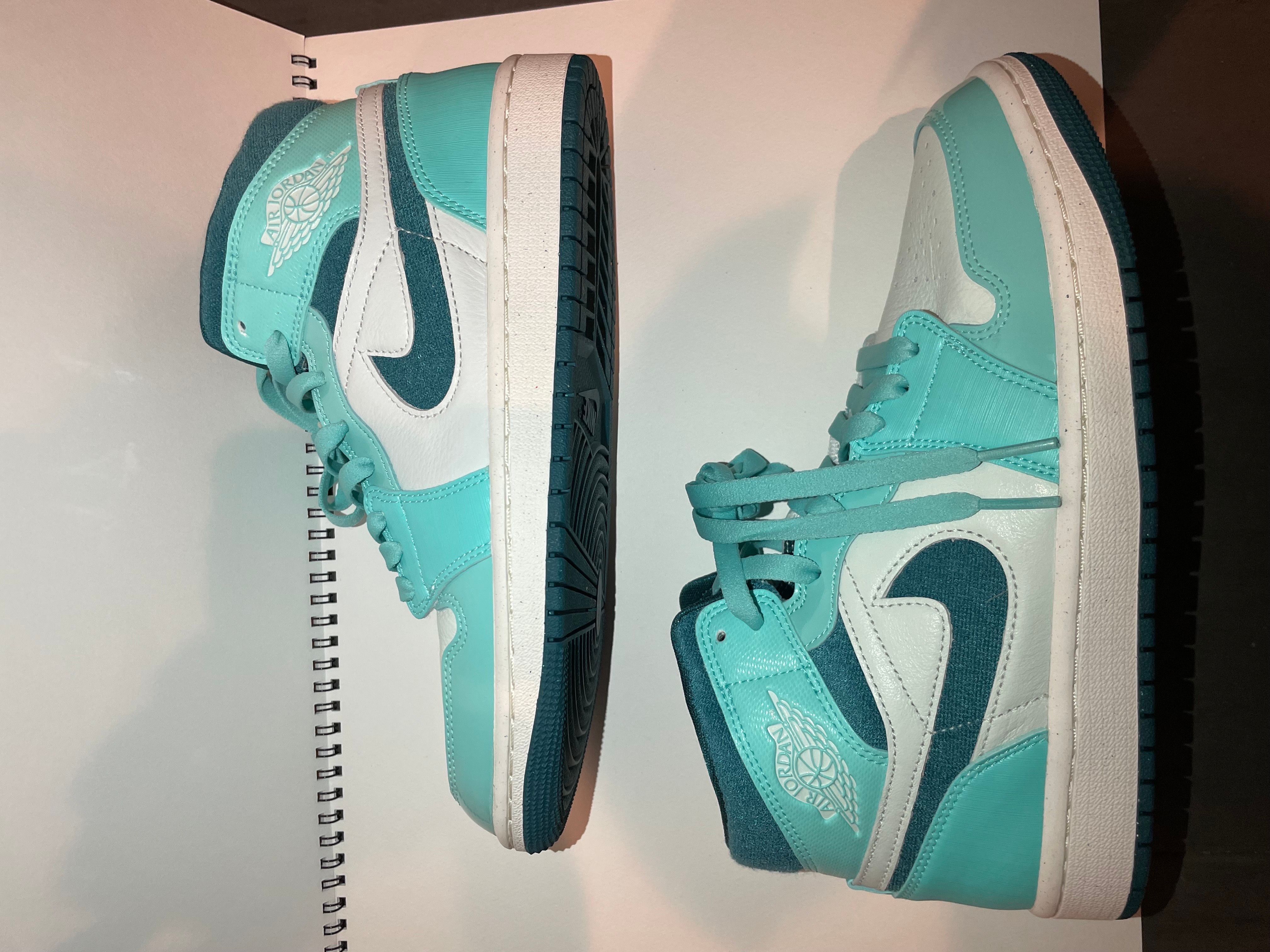Nike Women's Air Jordan 1 Mid SE "Bleached Turquoise"