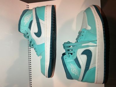 Nike Women's Air Jordan 1 Mid SE "Bleached Turquoise"