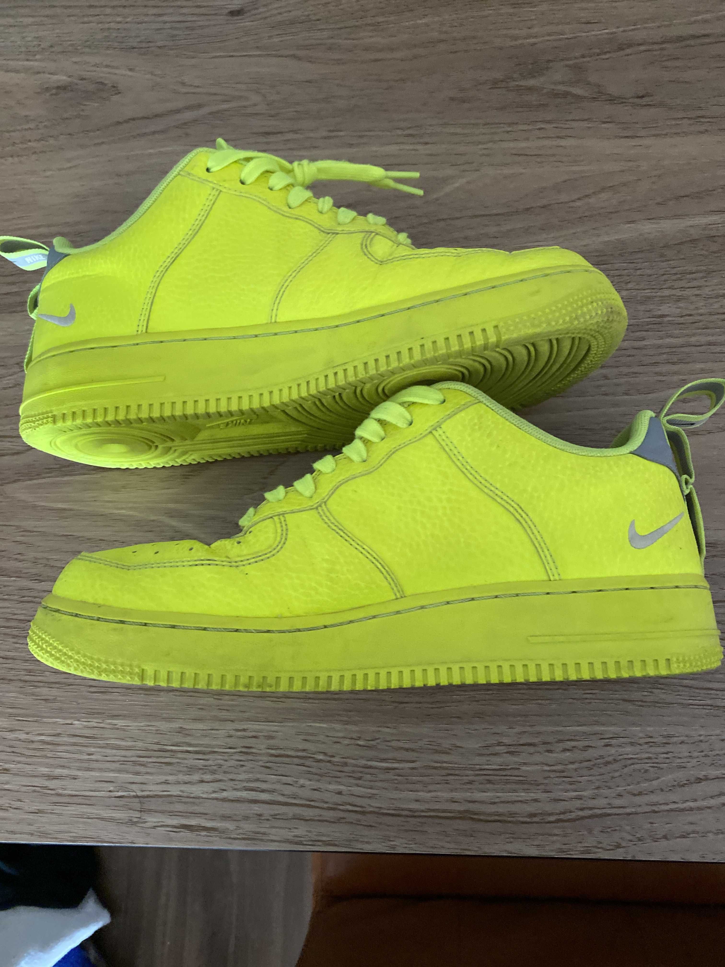 Nike Air Force 1 Low Utility "Volt/White/Black/Wolf Grey"