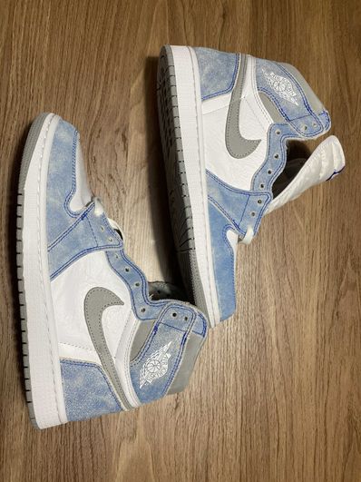 Nike Air Jordan 1 High OG "Hyper Royal"