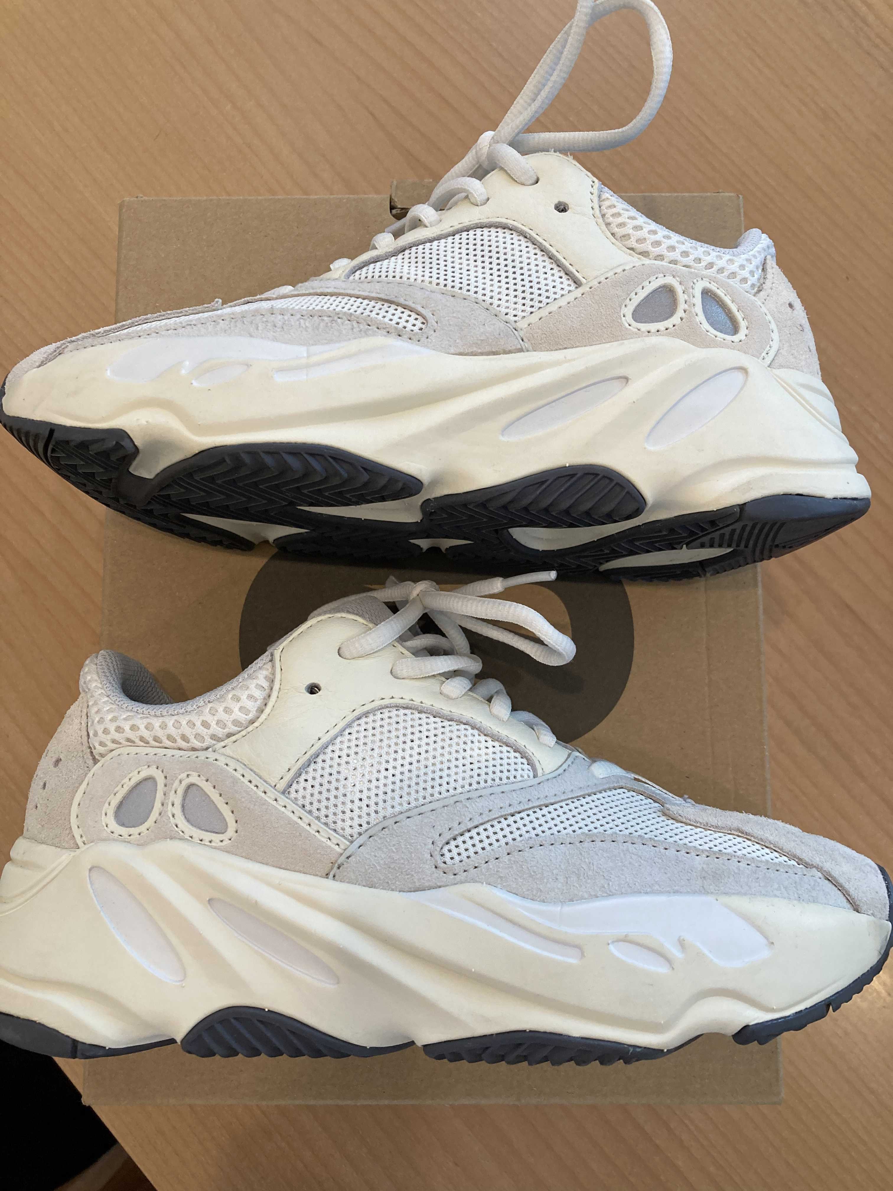 adidas YEEZY Boost 700 "Analog"