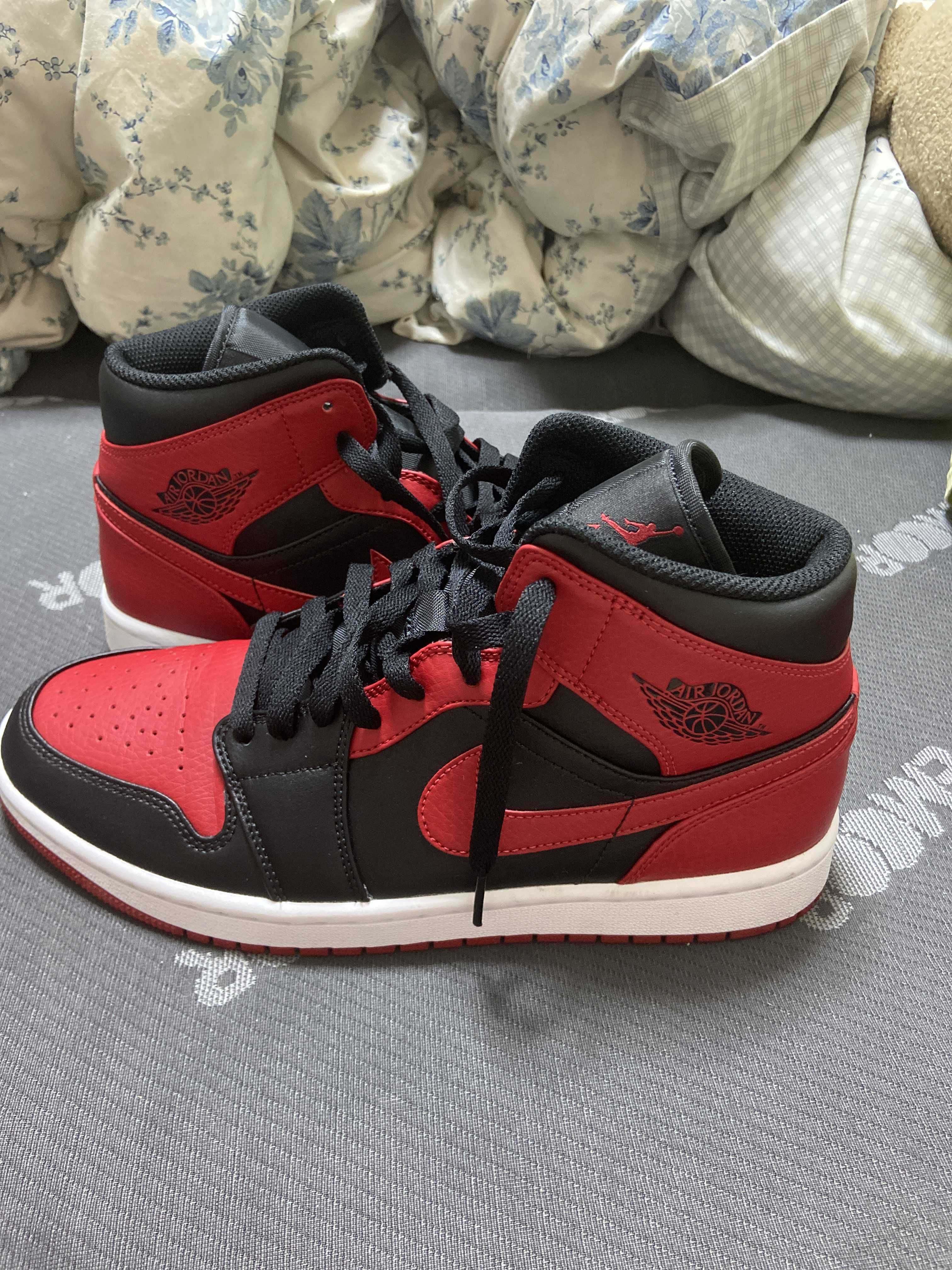 Nike Air Jordan 1 Mid "Bred"