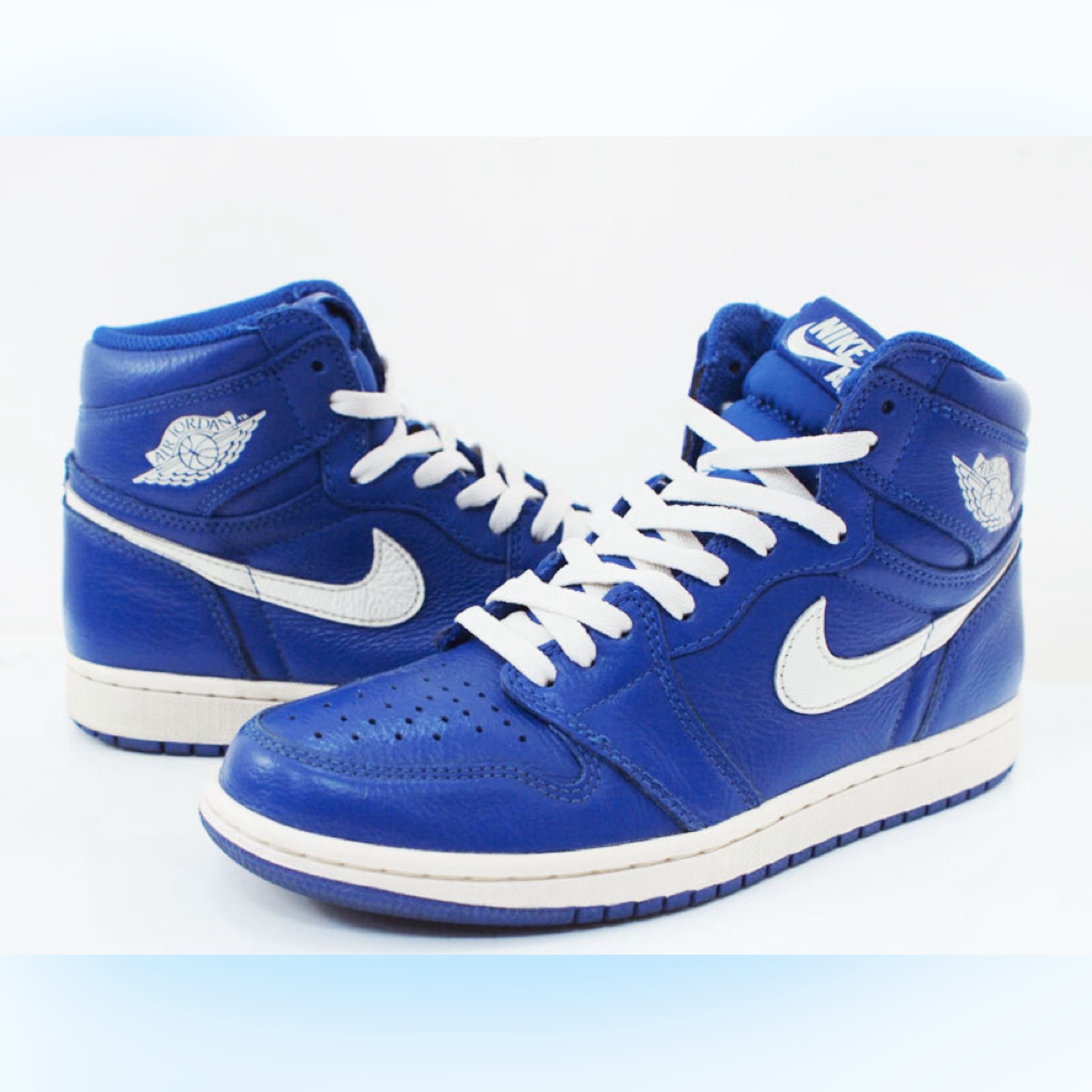 Nike Air Jordan 1 Retro High "Hyper Royal"