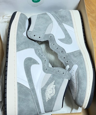 Nike Air Jordan 1 Retro High OG "Black and Smoke Grey"