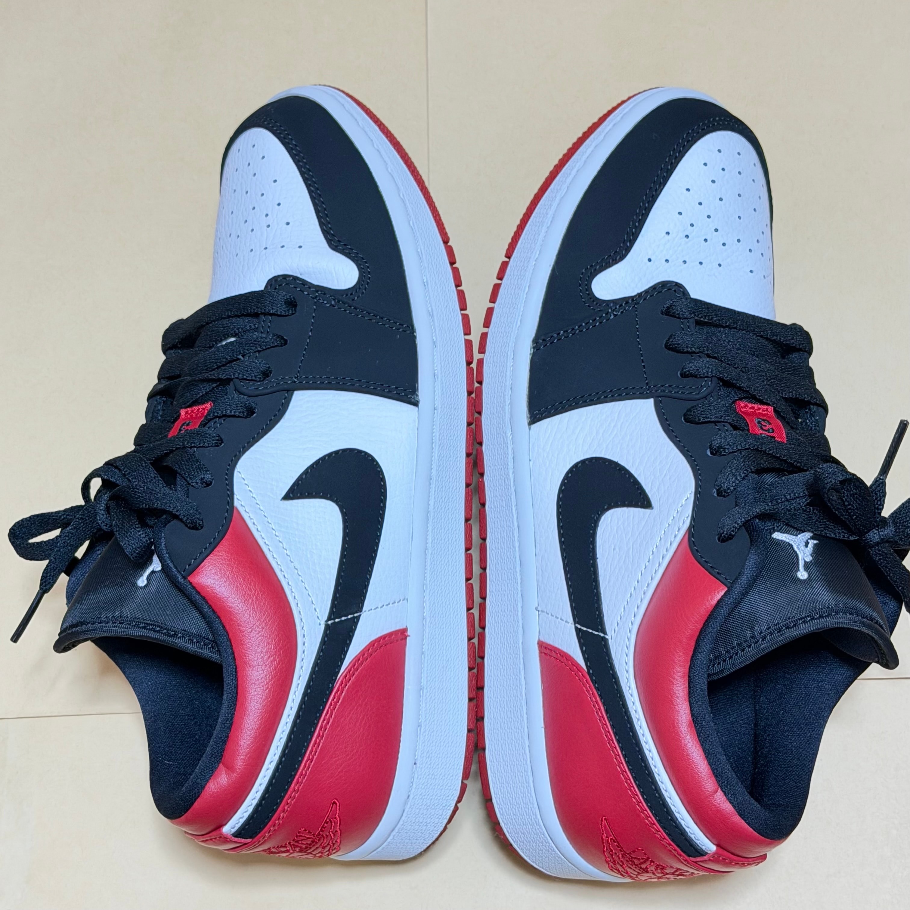 ナイキ エアジョーダン 1 ロー "ブラックトゥ"