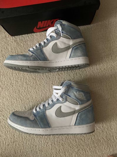 Nike Air Jordan 1 High OG "Hyper Royal"