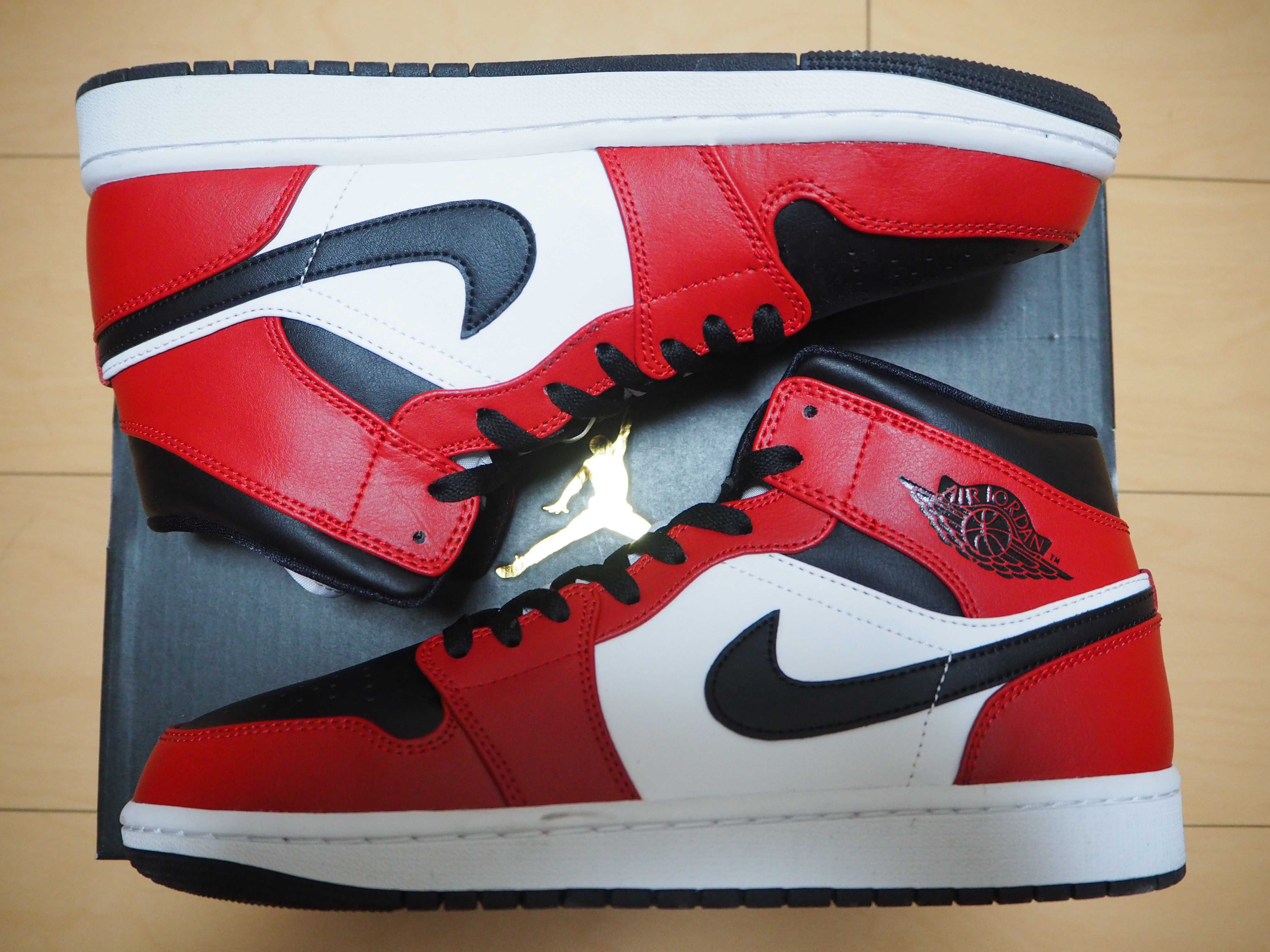 Nike Air Jordan 1 Mid "Chicago Black Toe"