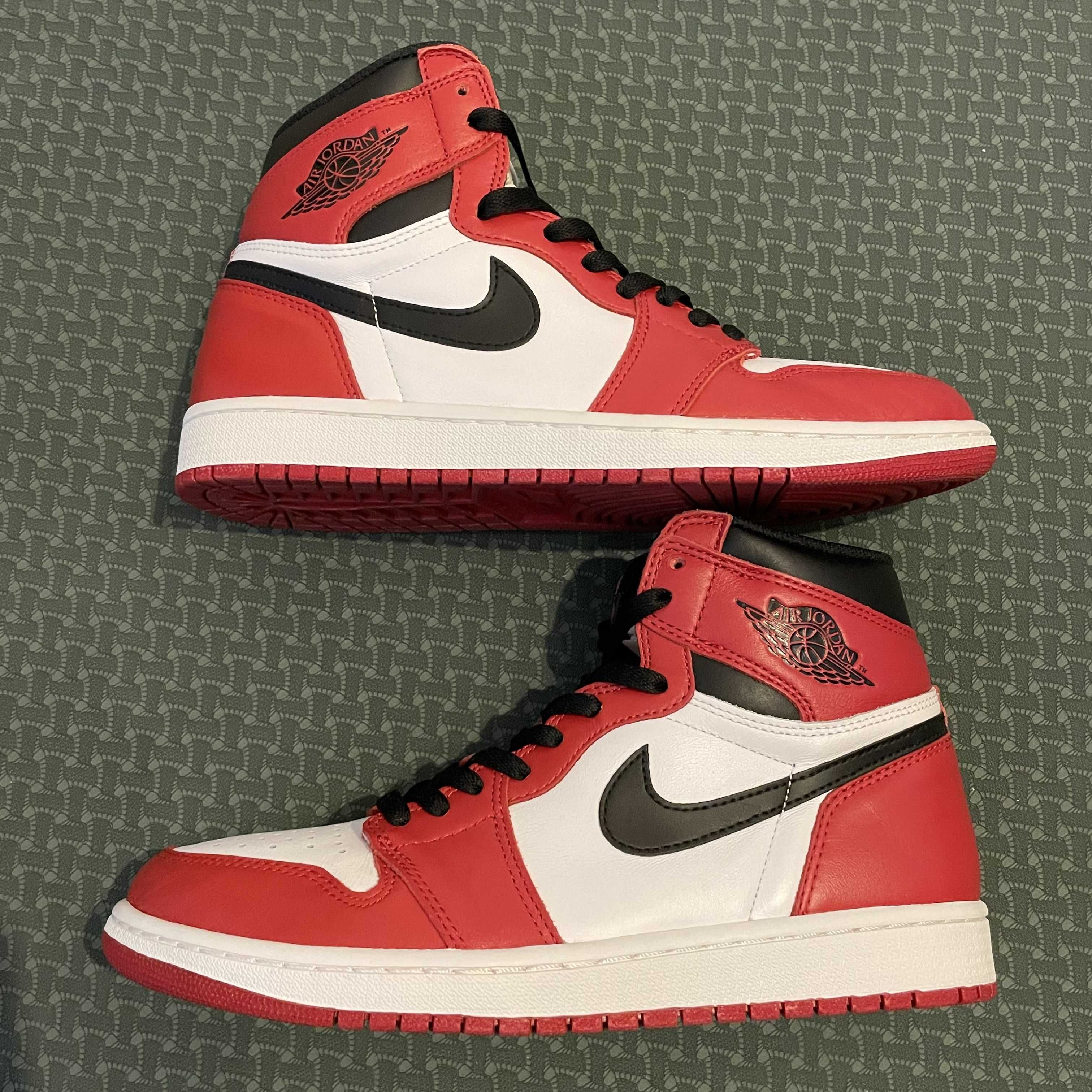 Nike Air Jordan 1 Retro High "Chicago" (2015)