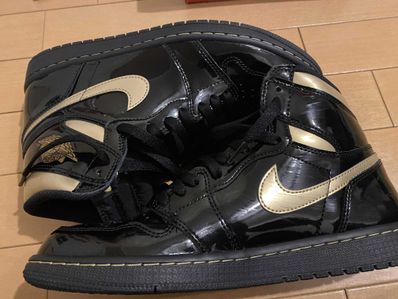 Nike Air Jordan 1 High OG "Black-Metalic Gold"
