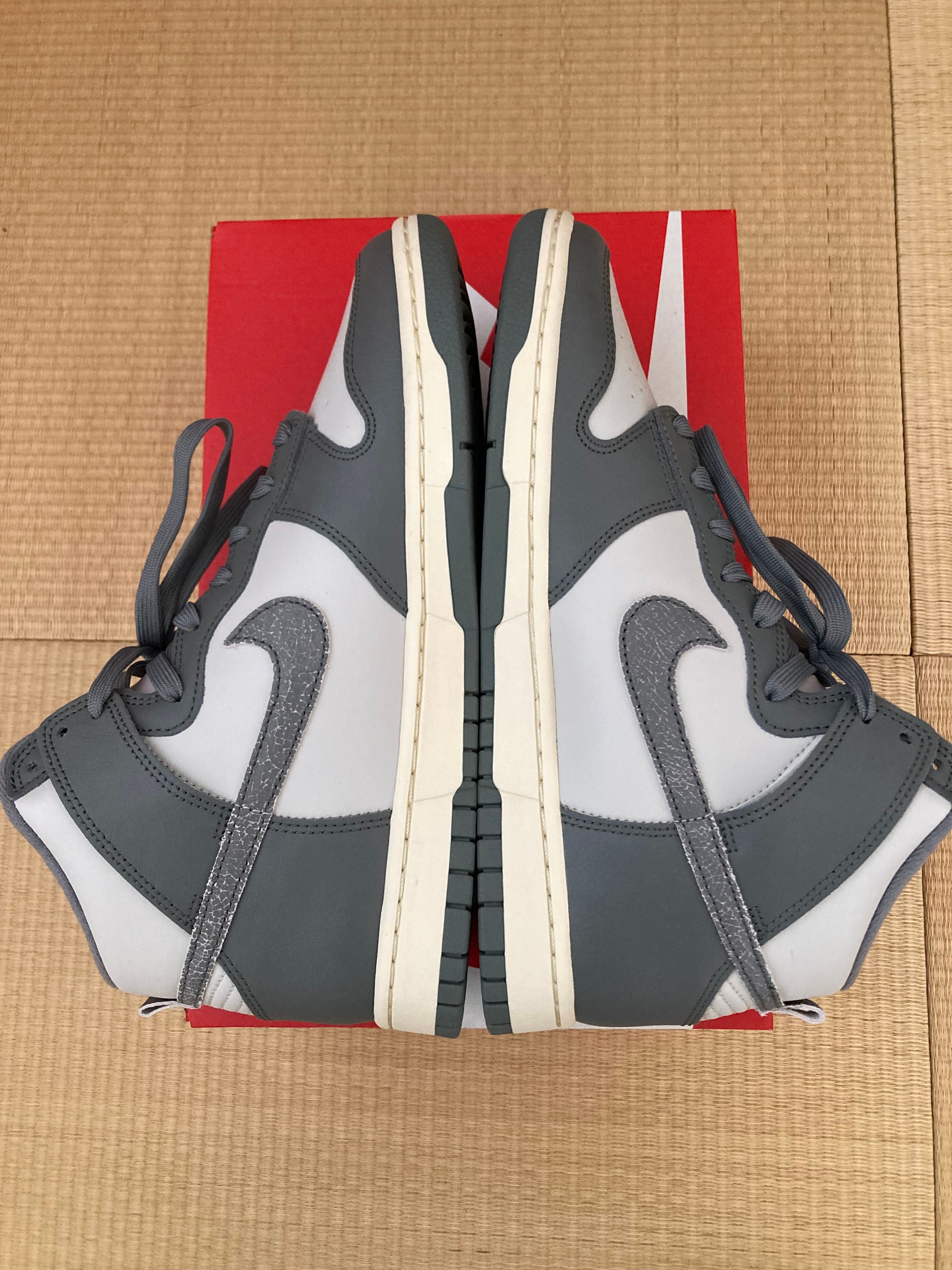 Nike Dunk High Retro SE Vintage "Light Bone and Tumbled Grey"