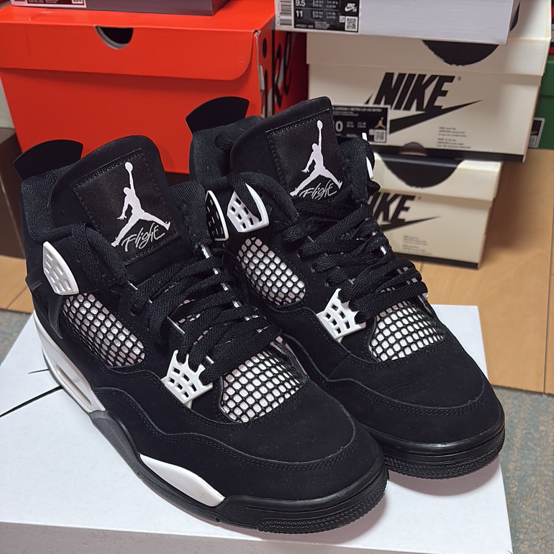 Nike Air Jordan 4 Retro "White Thunder"