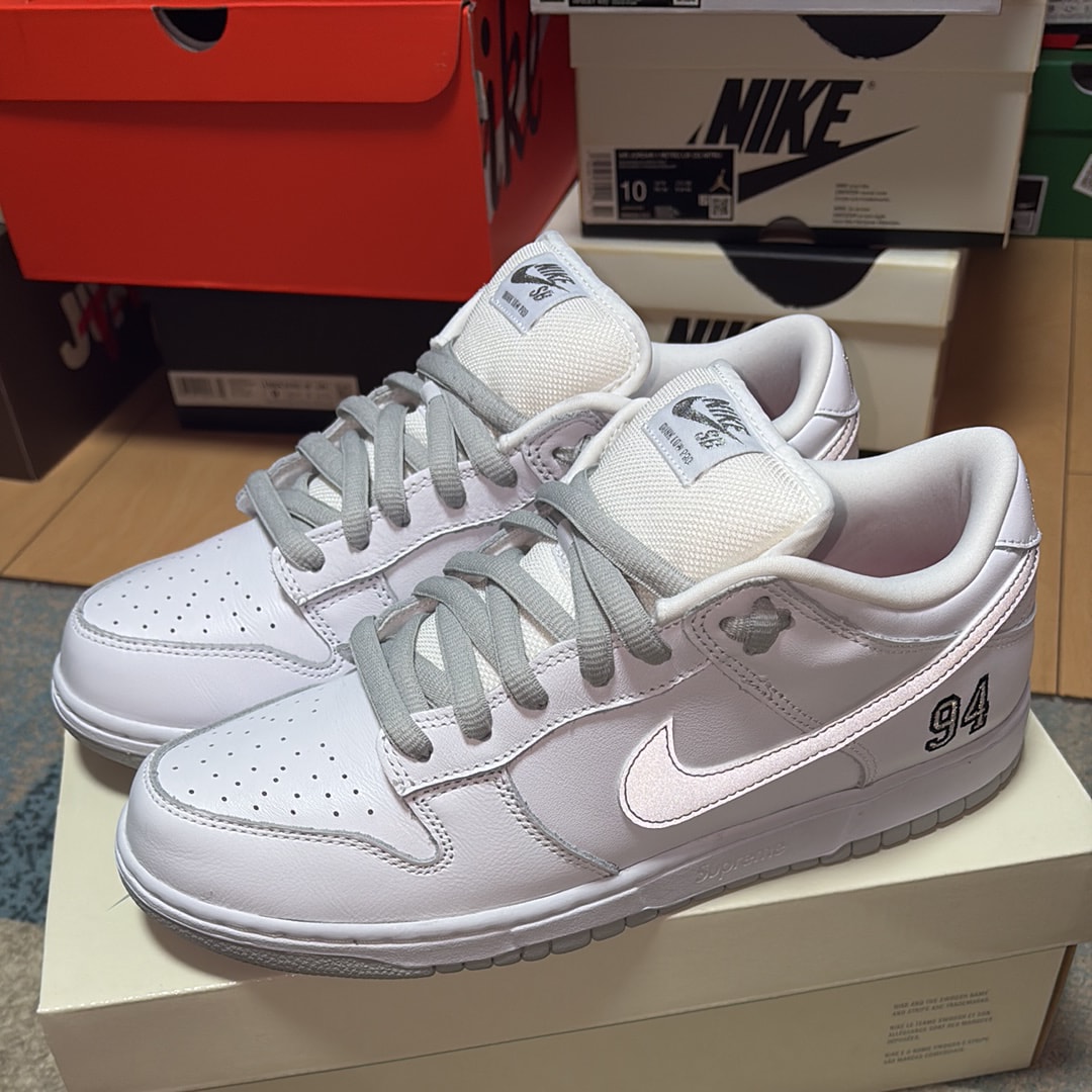 Supreme × Nike SB Dunk Low "White/Metallic Silver" (25FW Week2)