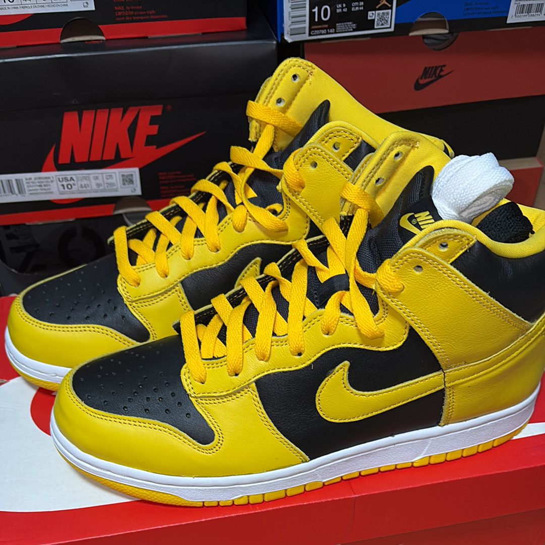 Nike Dunk High "Black/Varsity Maize"