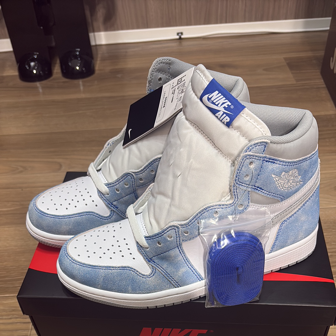 Nike Air Jordan 1 High OG "Hyper Royal"