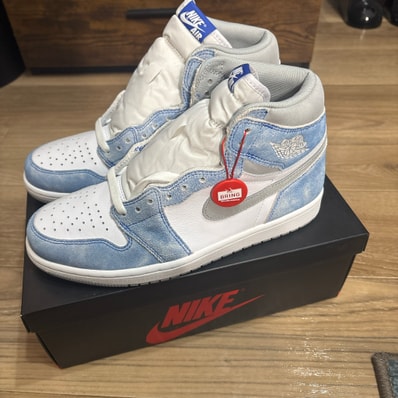 Nike Air Jordan 1 High OG "Hyper Royal"