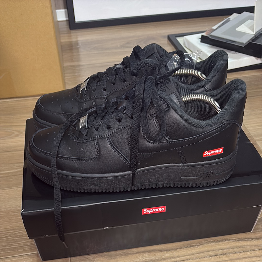 Supreme × Nike Air Force 1 Low "Black"
