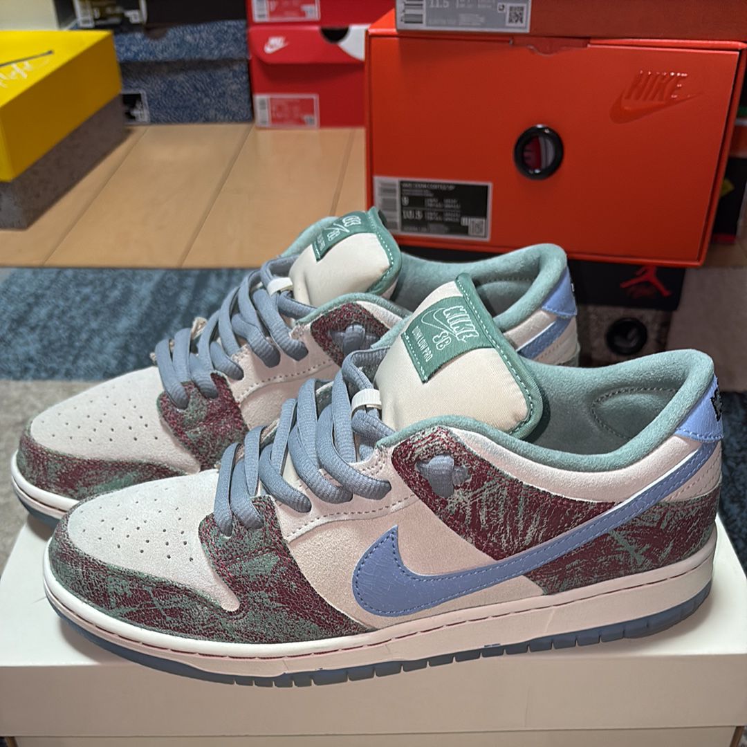 Crenshaw Skate Club × Nike SB Dunk Low PRO QS "Sail/Light Blue-Cedar"