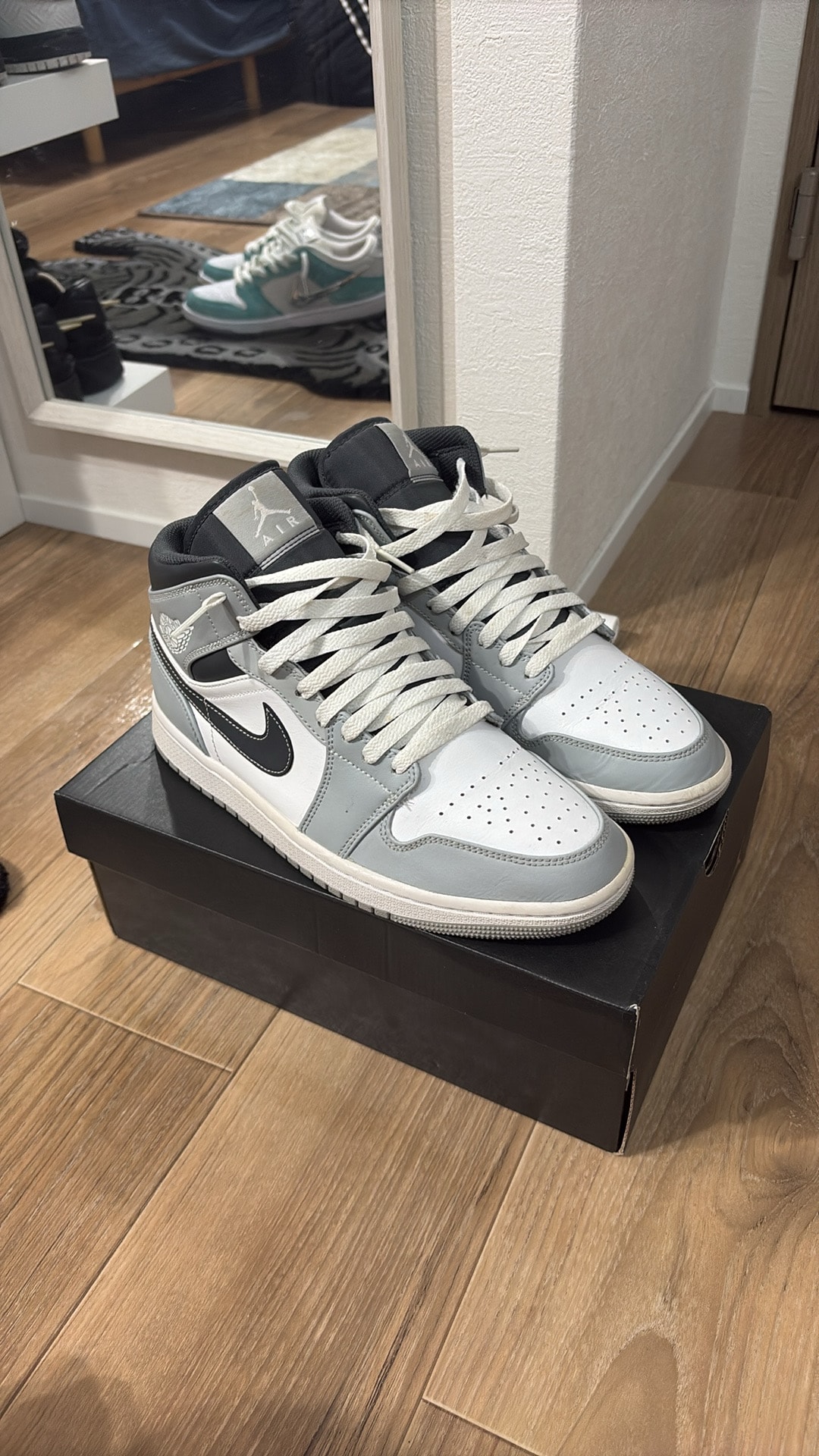 Nike Air Jordan 1 Mid "Grey White/Anthracite"