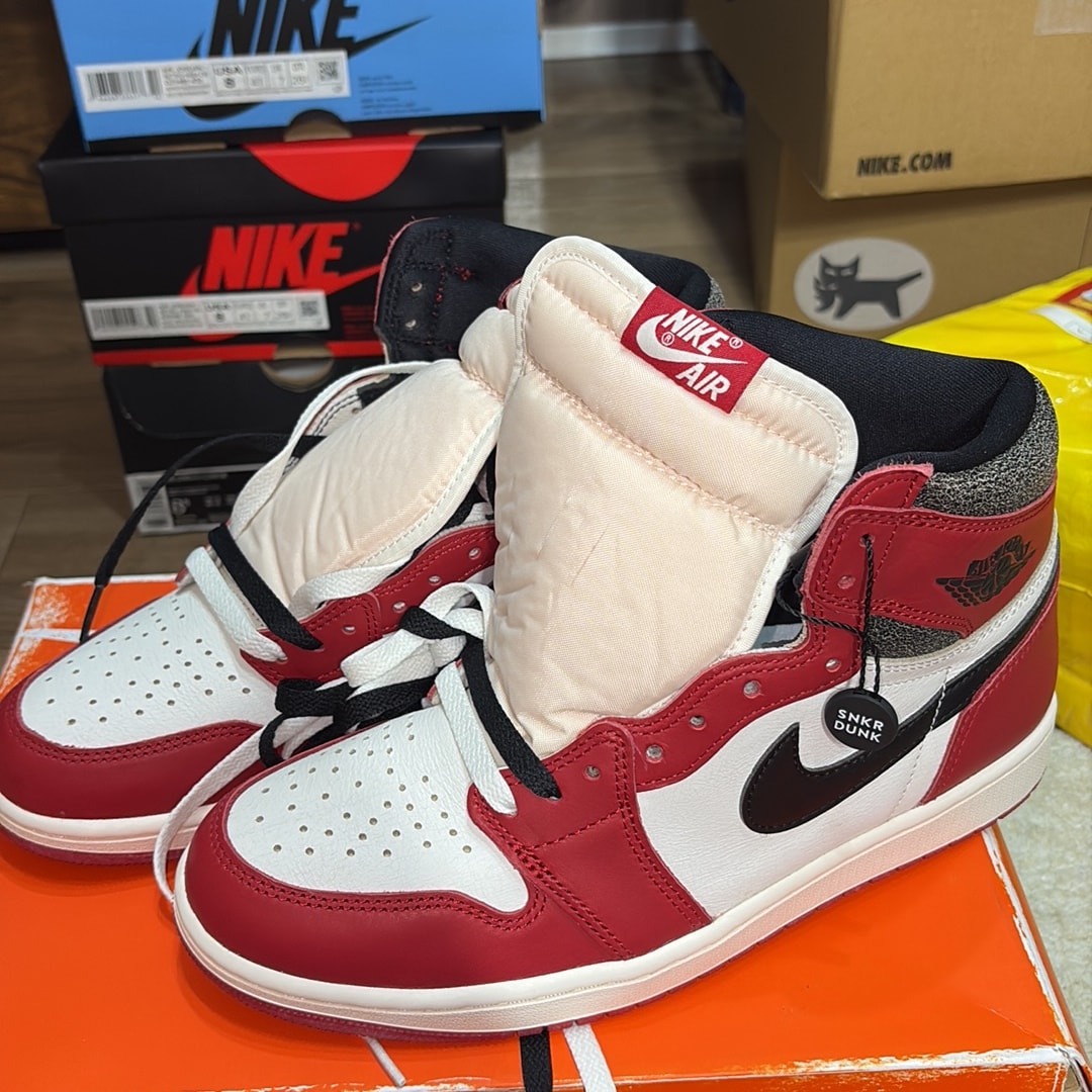 Nike Air Jordan 1 High OG "Lost & Found/Chicago"
