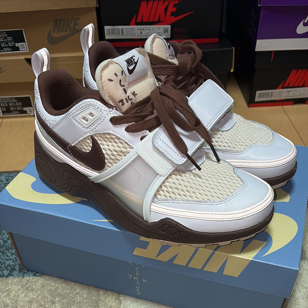 Travis Scott × Nike Zoom Field Jaxx "White and Light Chocolate"