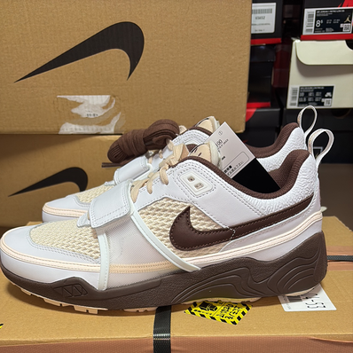 Travis Scott × Nike Zoom Field Jaxx "White and Light Chocolate"