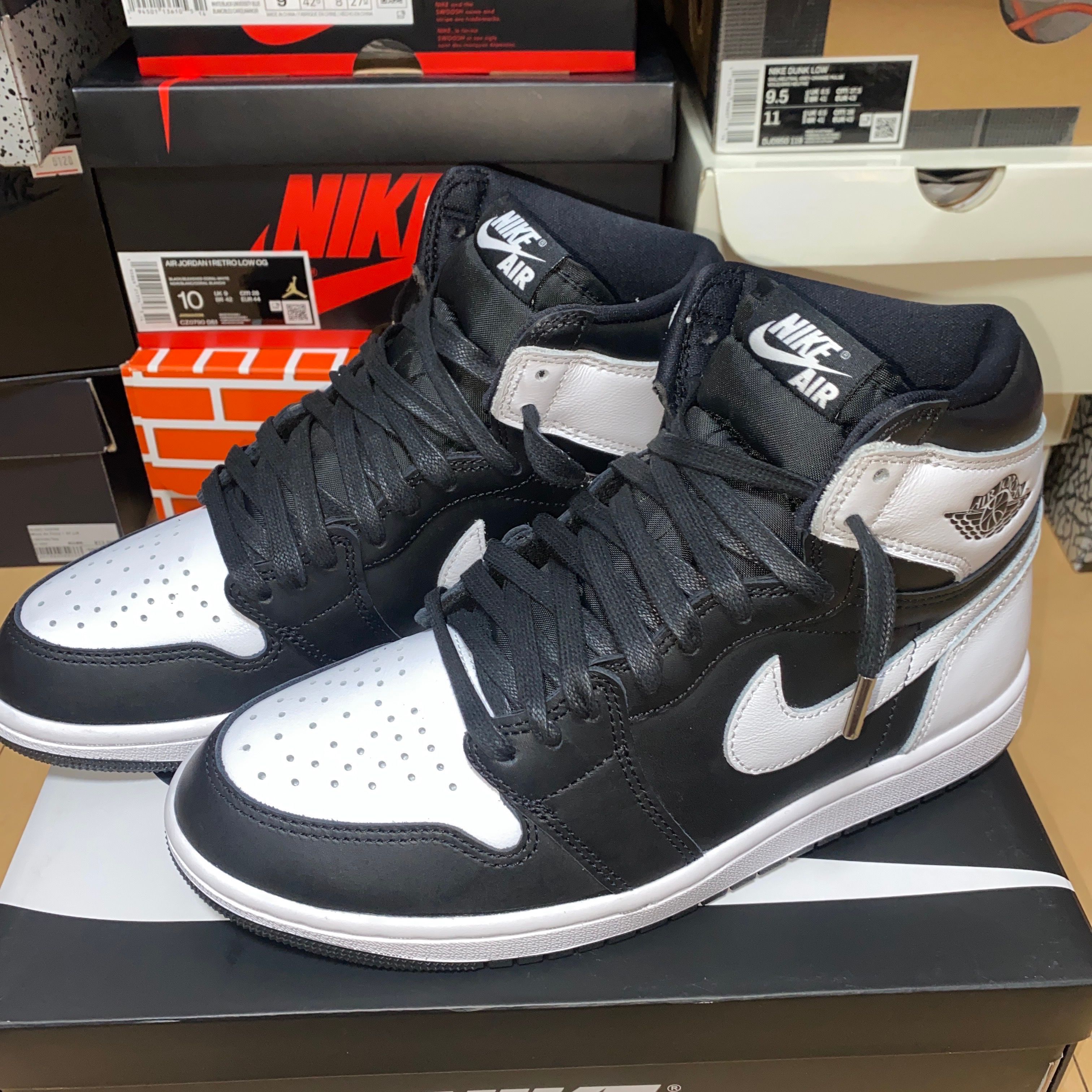 Nike Air Jordan 1 Retro High OG "Black/White"