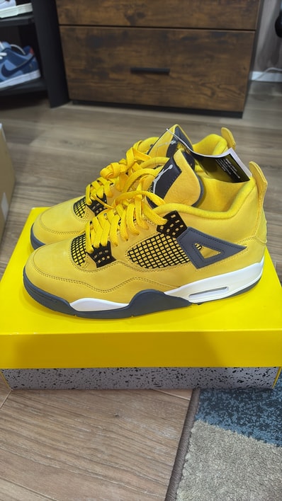 Nike Air Jordan 4 "Tour Yellow"
