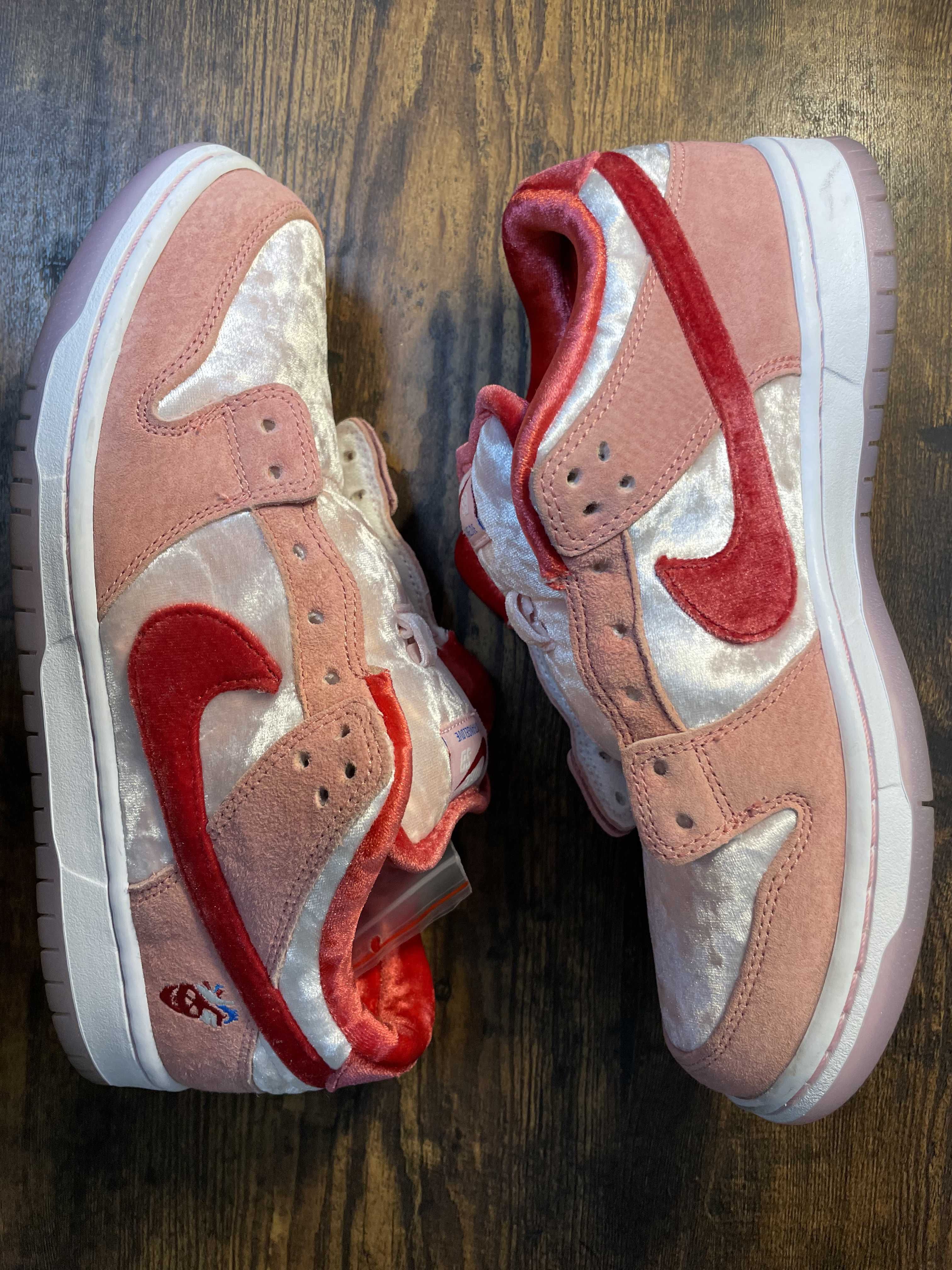 Strangelove × Nike SB Dunk Low "Valentine’s Day"