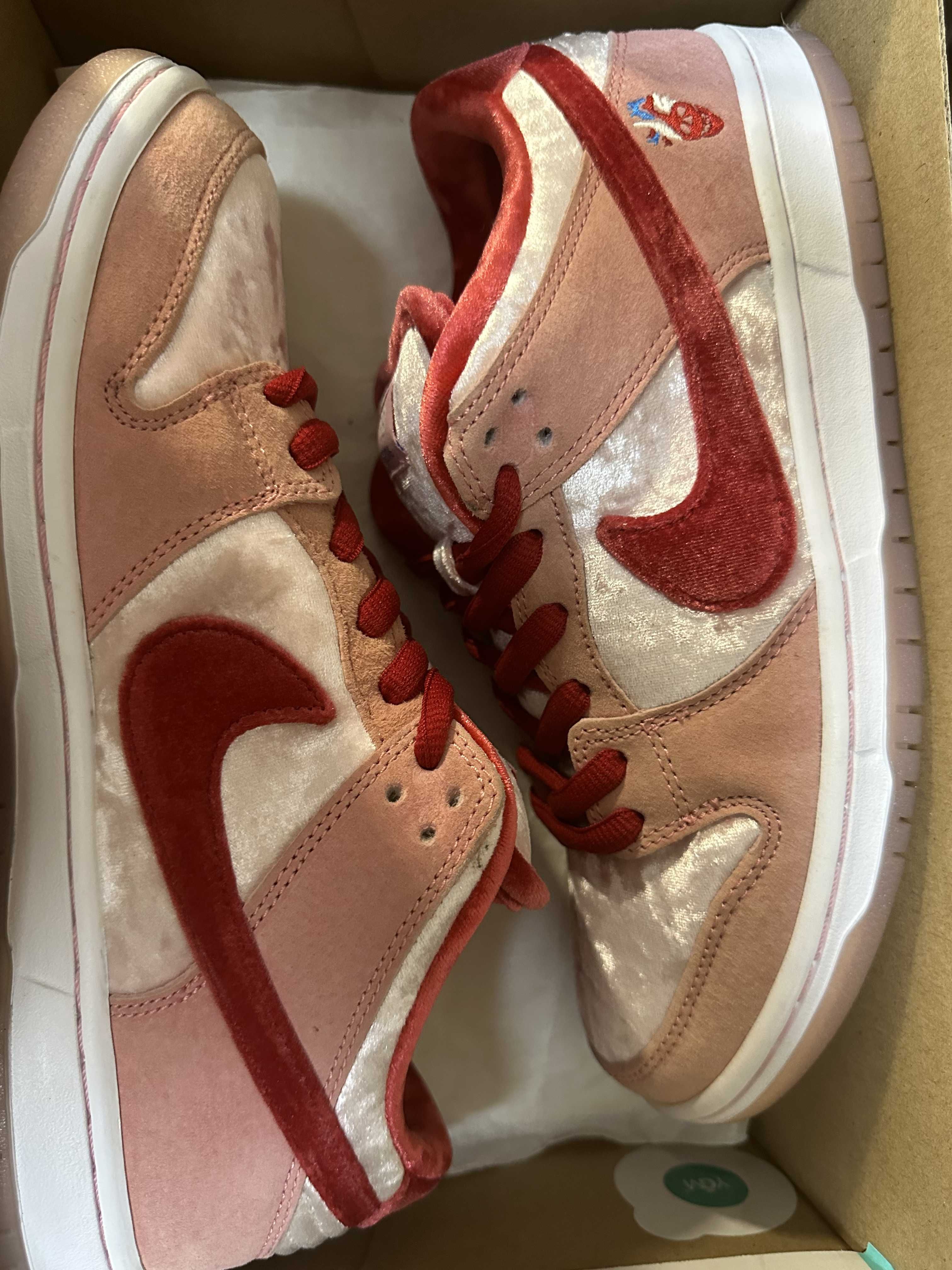Strangelove × Nike SB Dunk Low "Valentine’s Day"