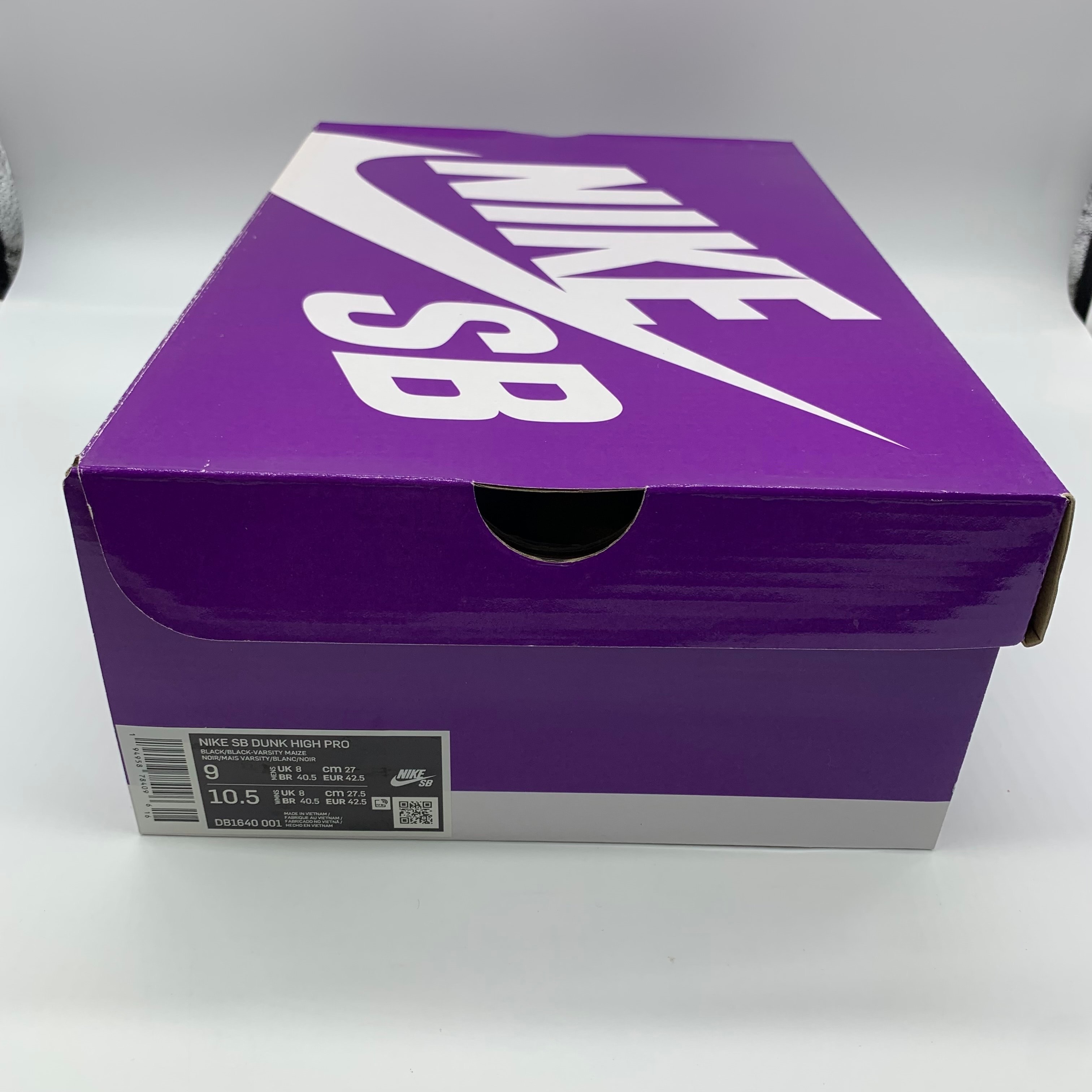 ナイキ SB ダンク ハイ "メイズ アンド ブラック"