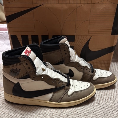 Travis Scott × Nike Air Jordan 1 Retro High OG TS SP "Sail/Dark Mocha"