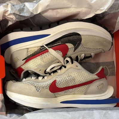 sacai × Nike Vapor Waffle "Royal Fuchsia"