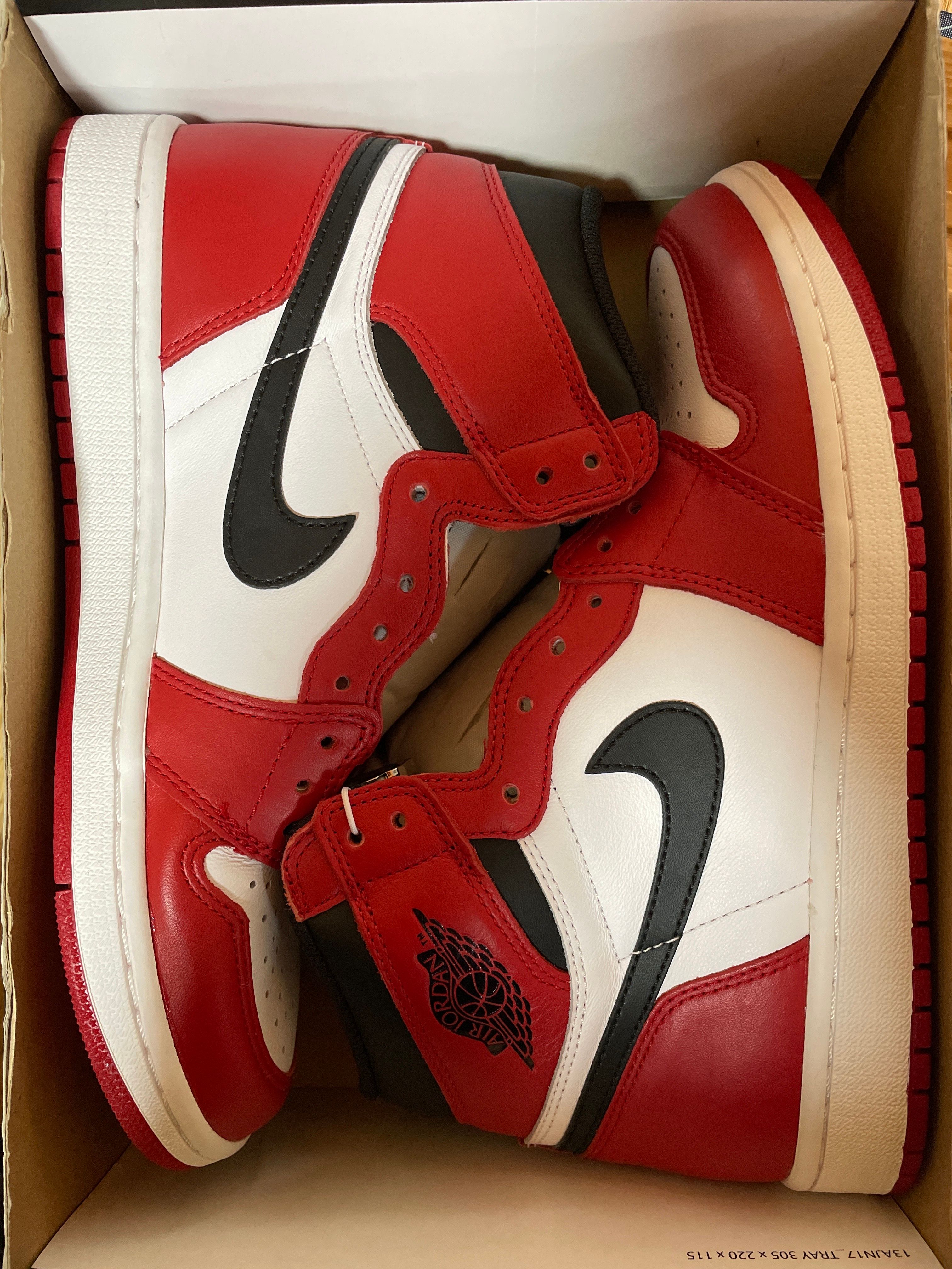 Nike Air Jordan 1 Retro High "Chicago" (2015)