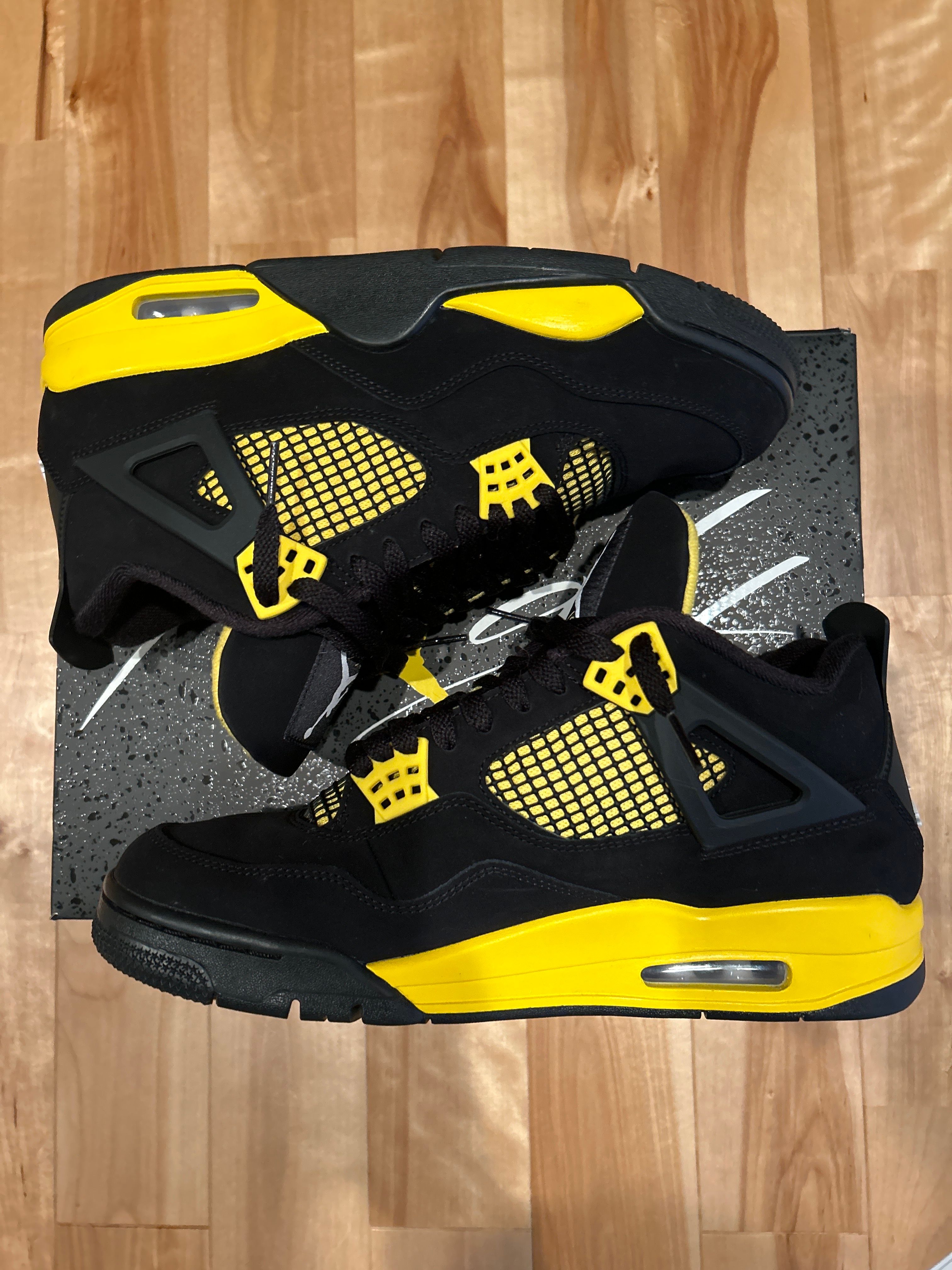 Nike Air Jordan 4 Retro "Thunder"(2023)