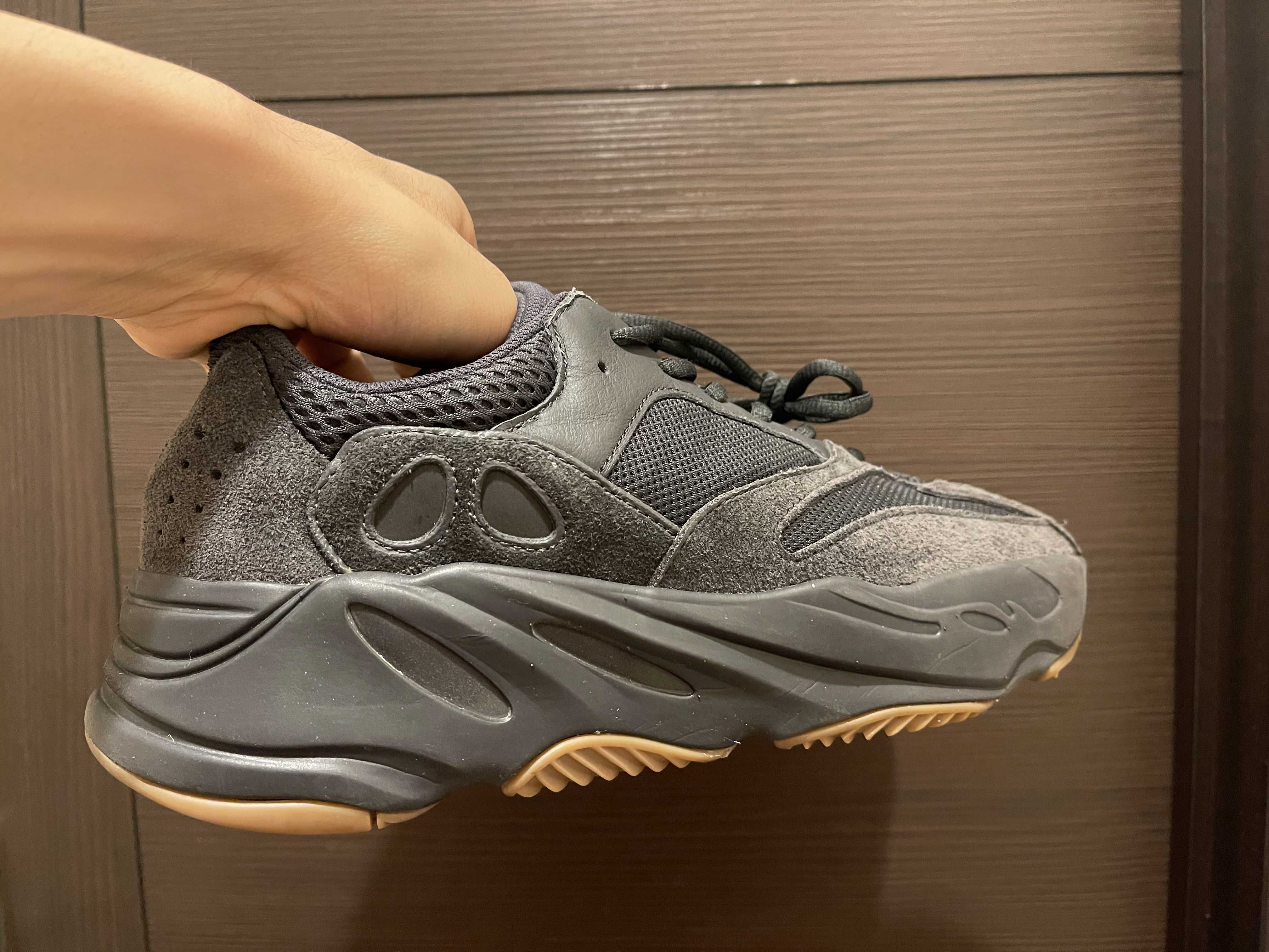 adidas YEEZY Boost 700 "Utility Black"