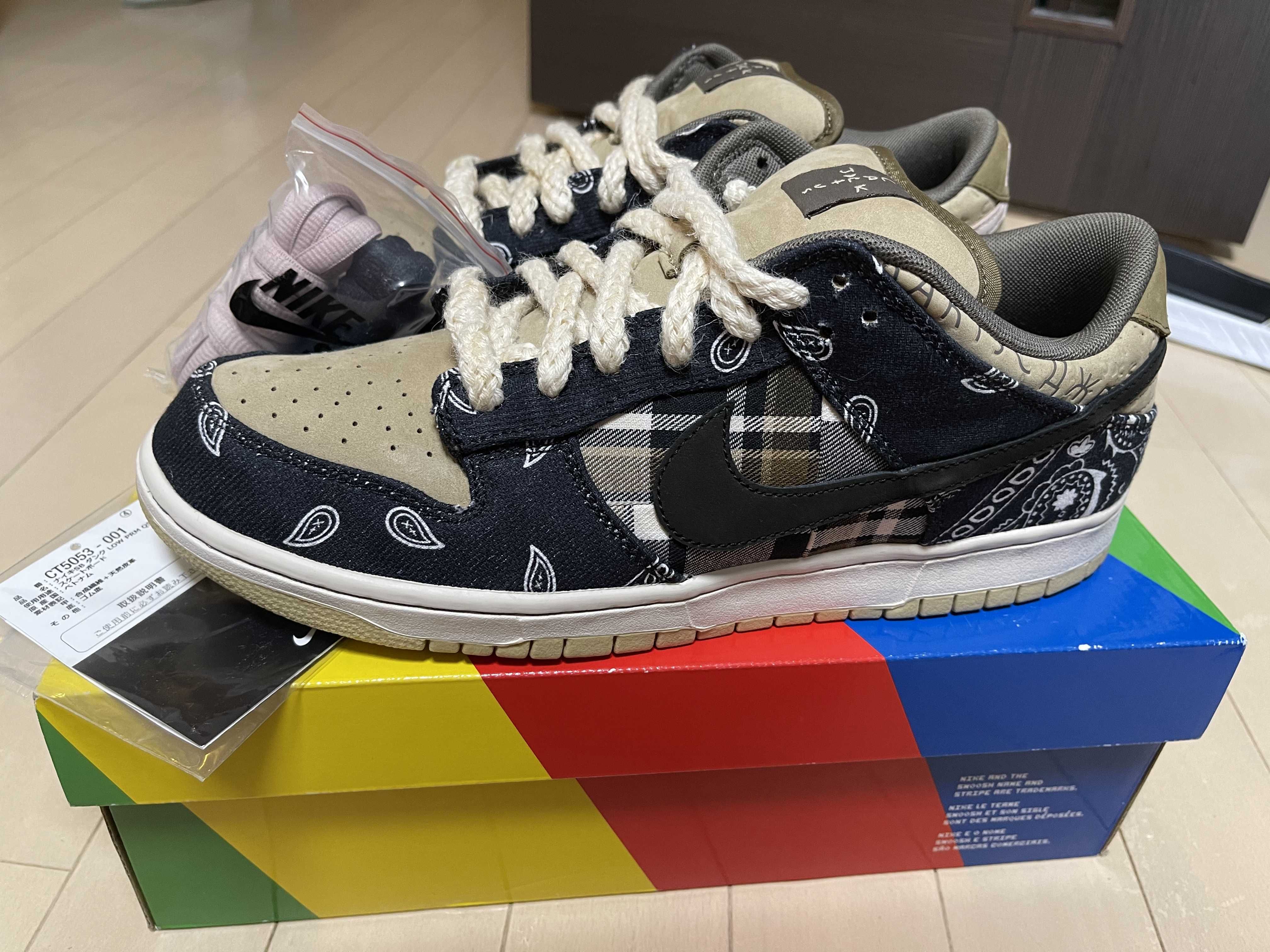 Travis Scott × Nike SB Dunk Low "Black/Parachute Beige"