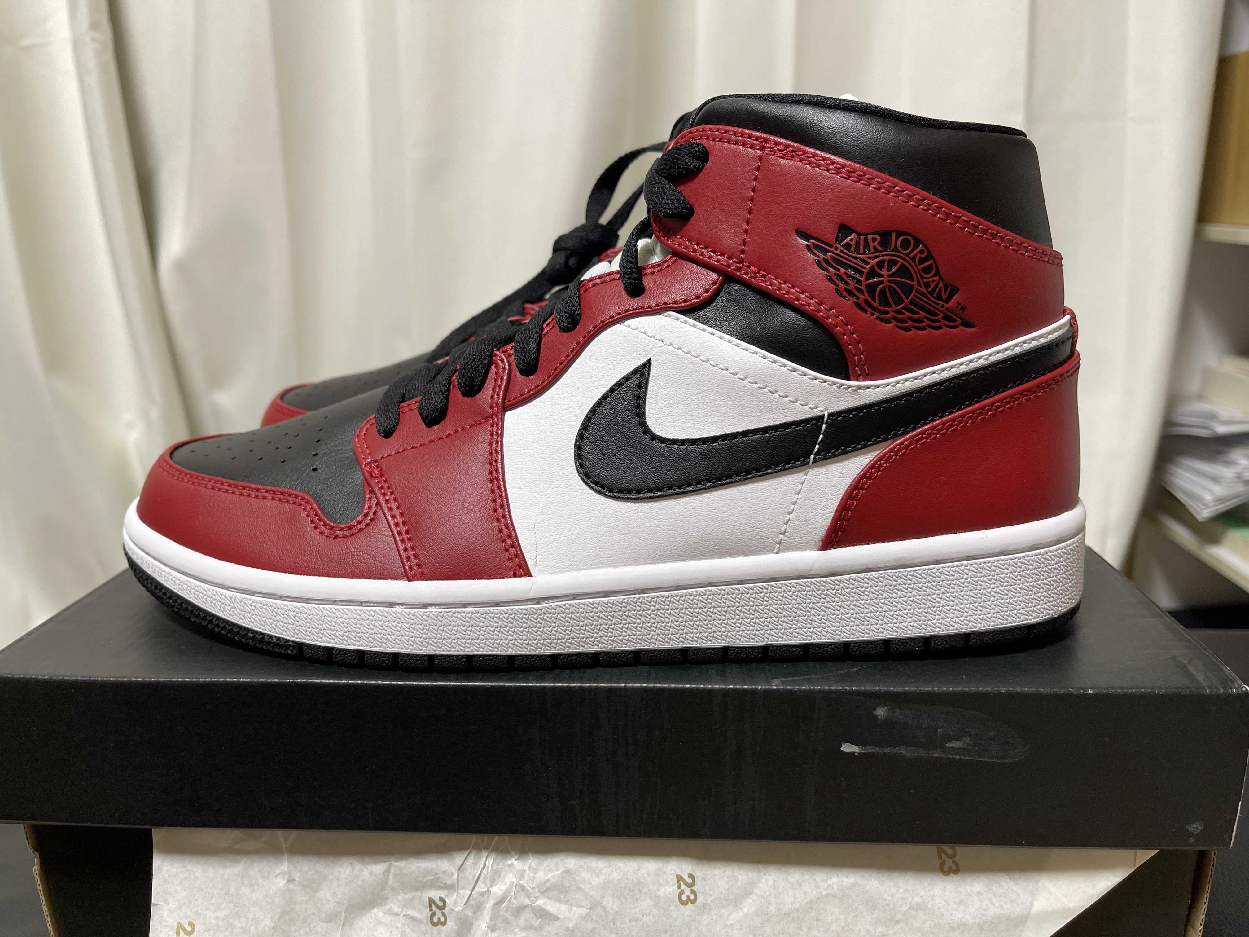 Nike Air Jordan 1 Mid "Chicago Black Toe"