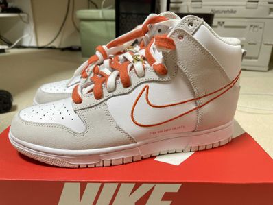 NIKE Women's DUNK HIGH SE FIRST USE "WHITE/ORANGE"