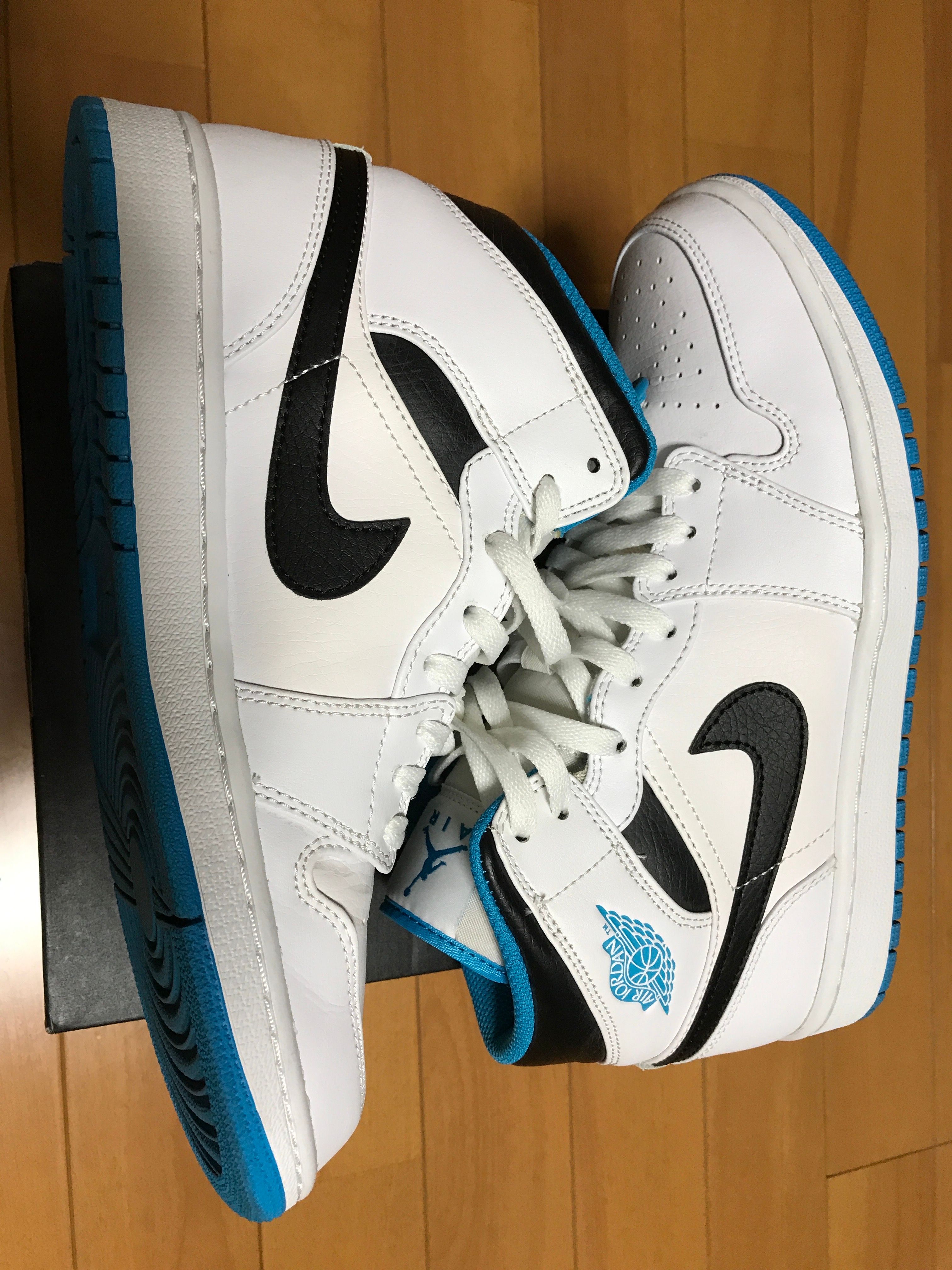 Nike Air Jordan 1 Mid "White/Laser blue"