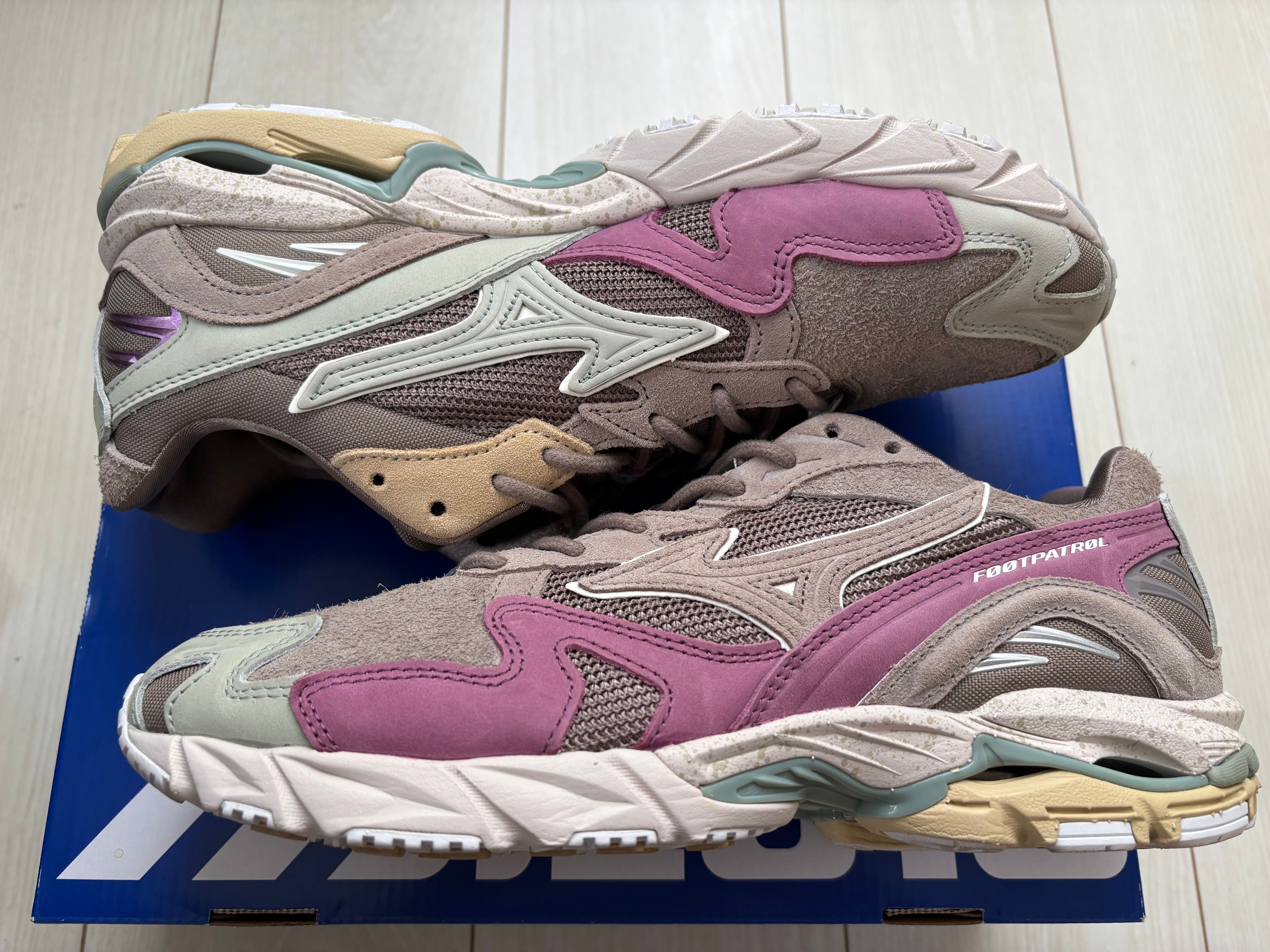 ミズノ ウェーブ ライダー10 "フットパトロール ラスト"