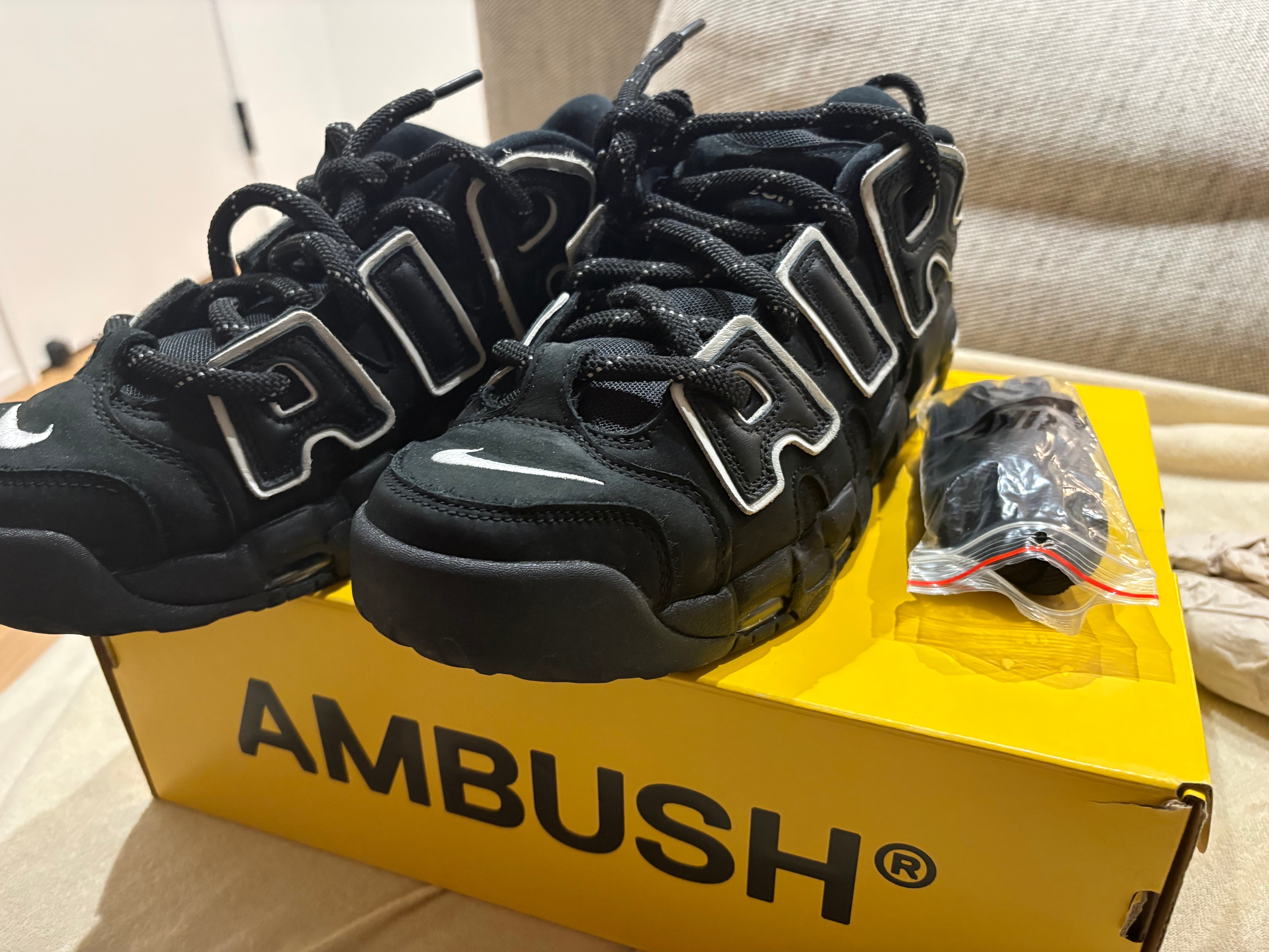 アンブッシュ × ナイキ エアモアアップテンポ ロー 