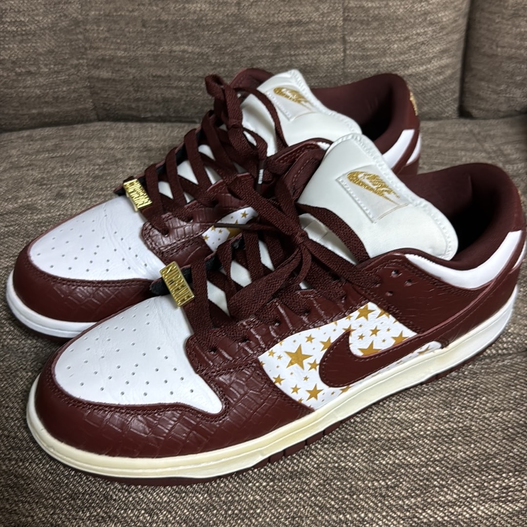 Supreme × Nike SB Dunk Low OG QS Gold Stars "White/Barkroot Brown"