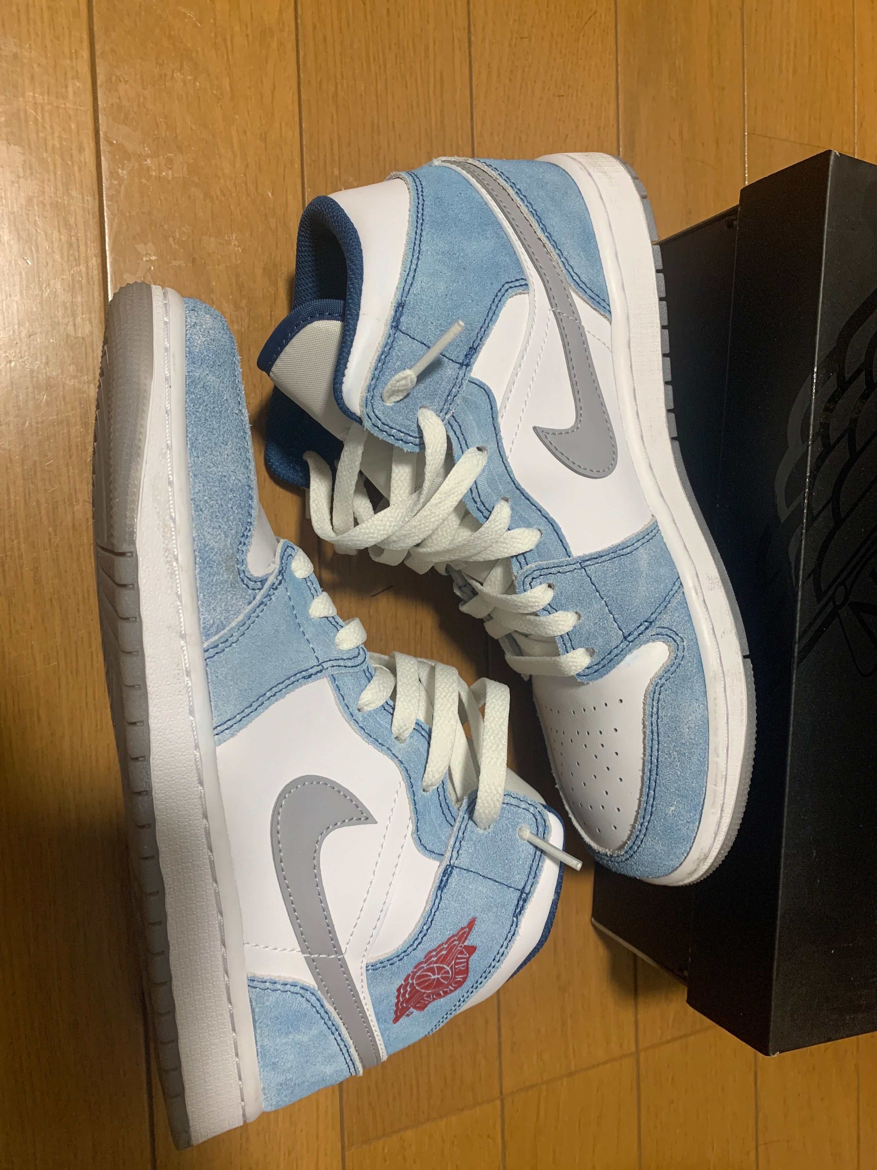 Nike Air Jordan 1 Mid SE "White/Hyper Royal/Red"