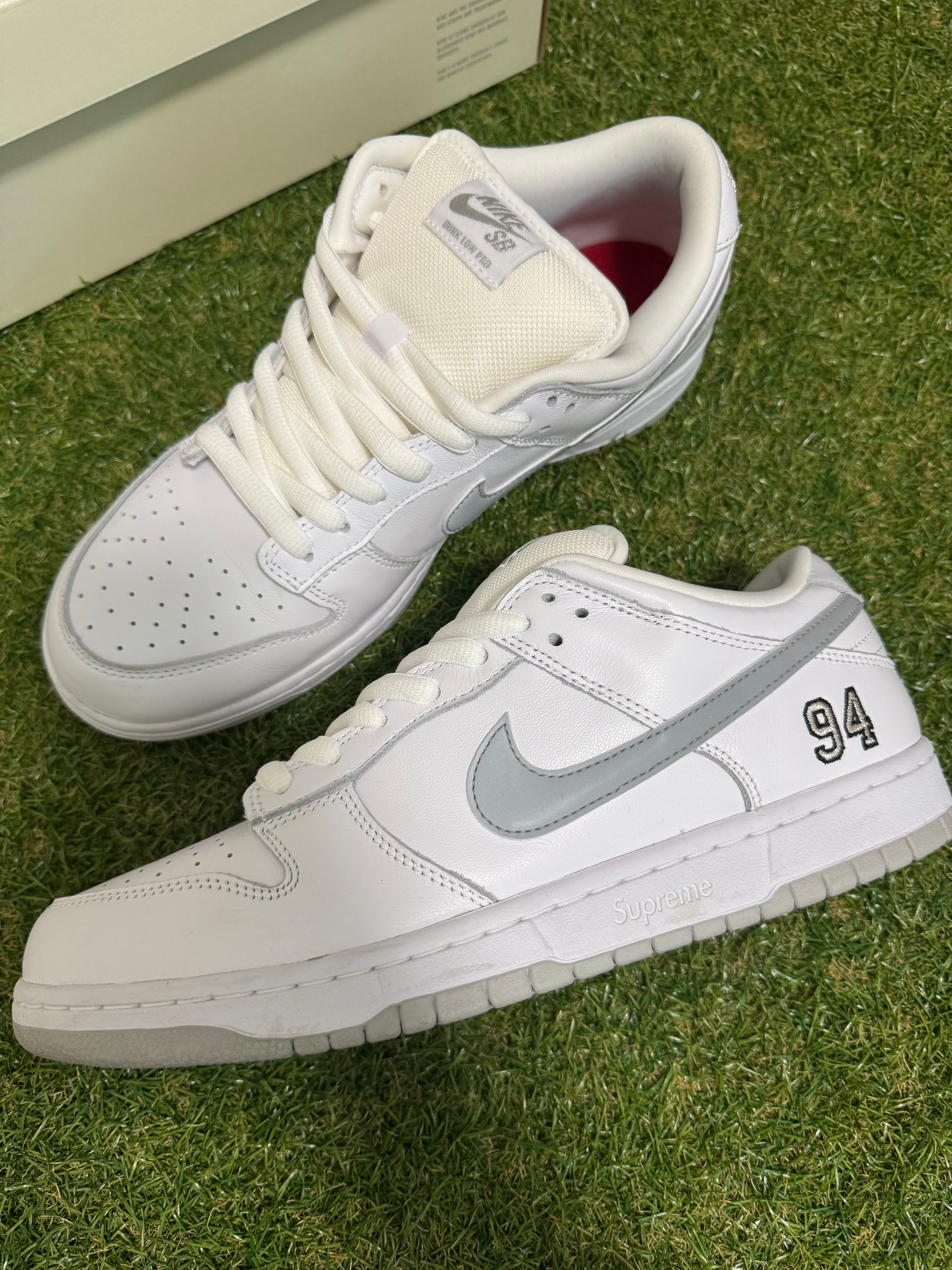 Supreme × Nike SB Dunk Low "White/Metallic Silver" (25FW Week2)