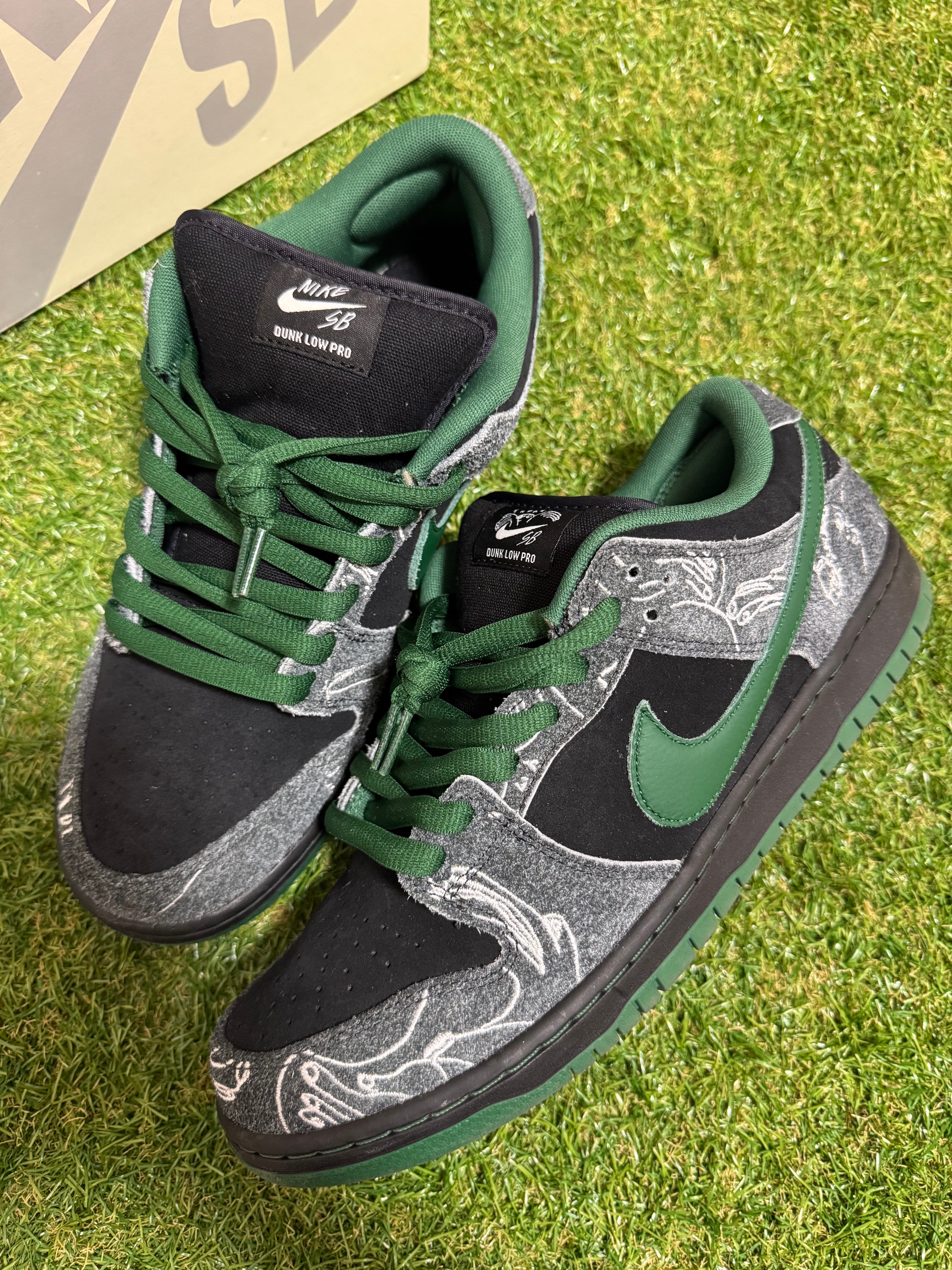 There Skateboards × Nike SB Dunk Low Pro "Anthracite and Gorge Green"